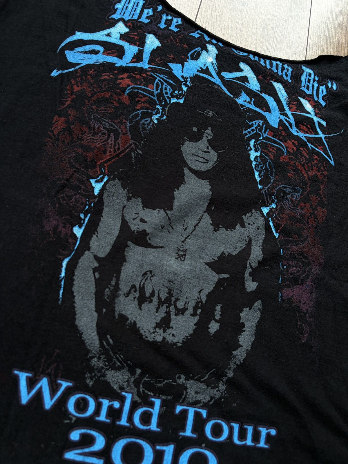 Band Tees SLASH 2010 World Tour Cutted T-shirt Size US XL / EU 56 / 4 - 8 Thumbnail