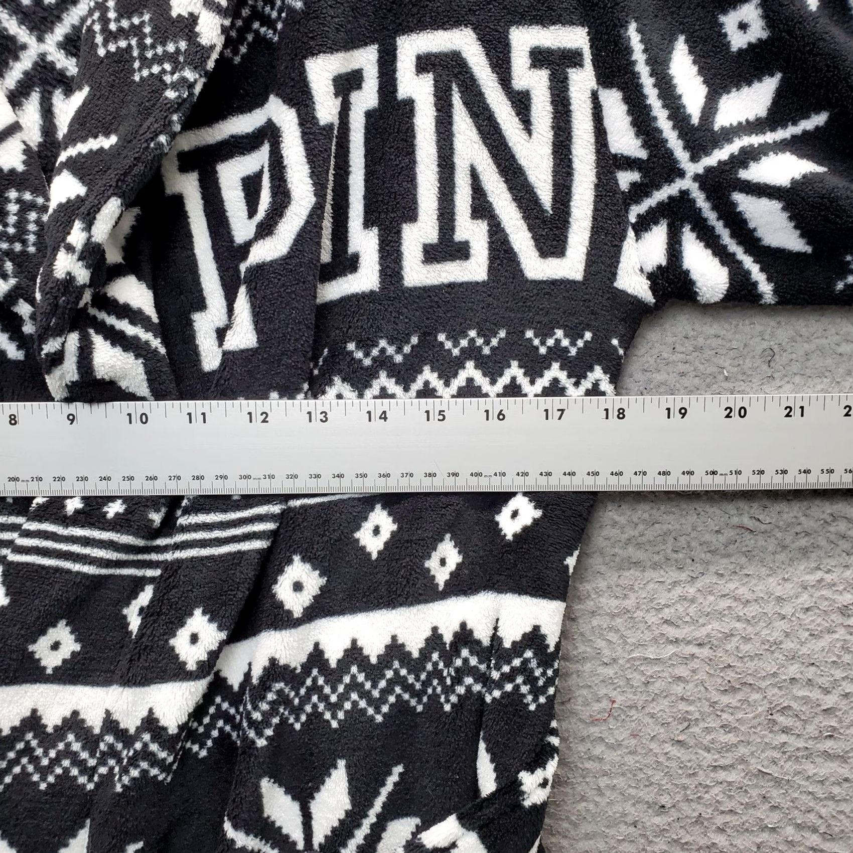 Pinko PINK Robe Womens M/L Multi Snowflake Print Plush Fleece Belted Waist Shawl Collar Size ONE SIZE - 3 Thumbnail