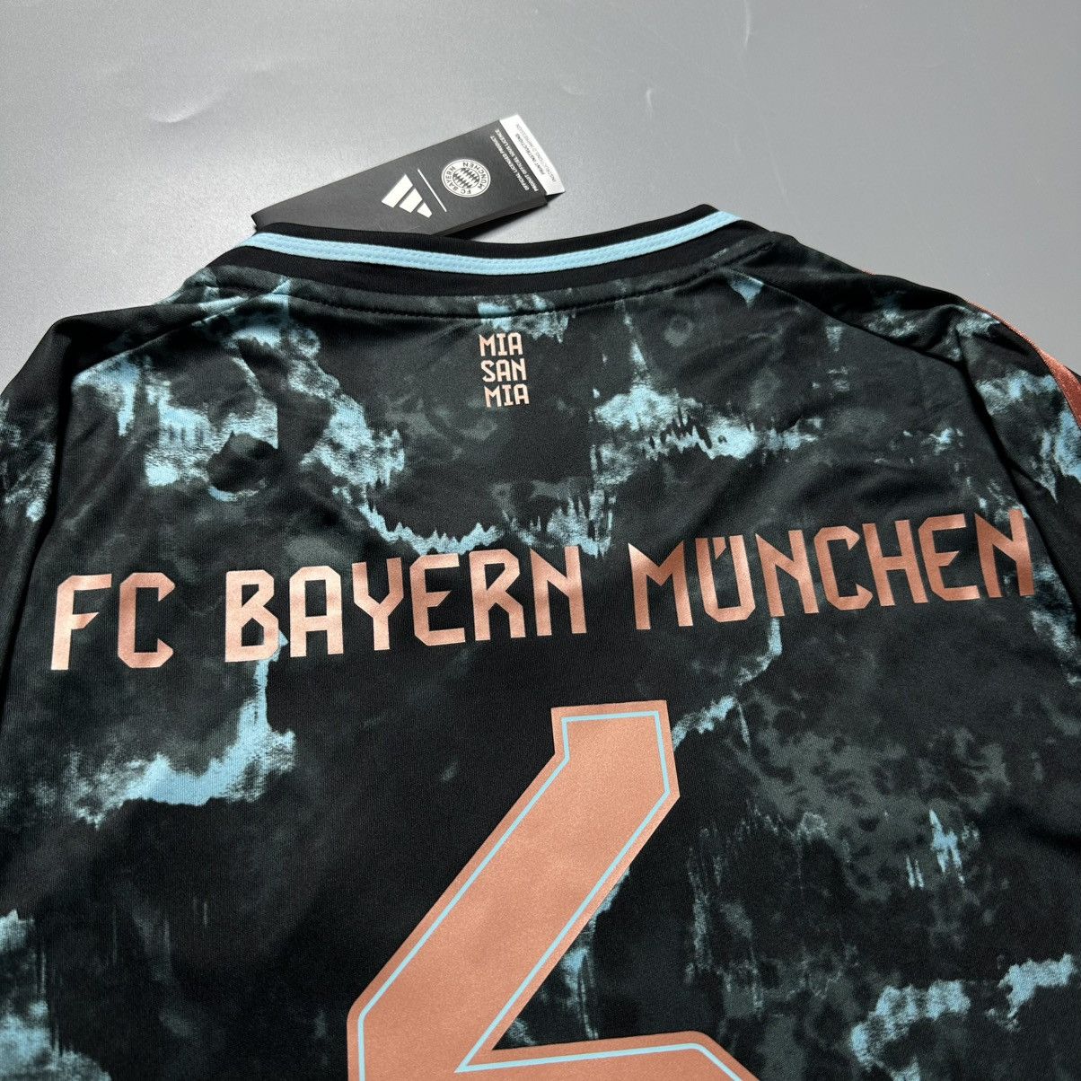 Vintage BAYERN ADIDAS 2024/2025 FOOTBALL AWAY JERSEY #6 KIMMICH Size US XL / EU 56 / 4 - 11 Thumbnail