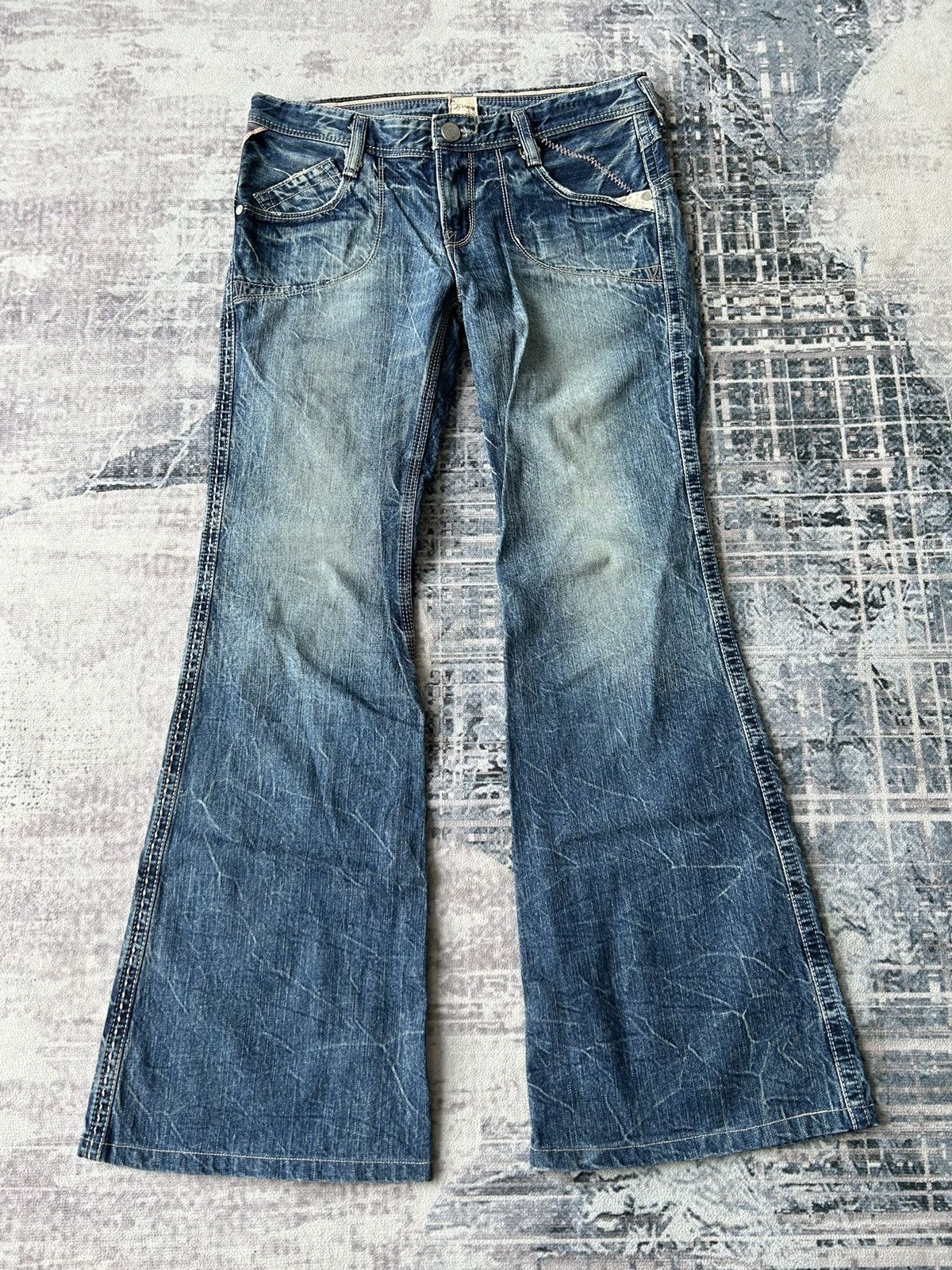 If Six Was Nine Flared Design By Lady Vintage Jeans Size 30" / US 8 / IT 44 - 1 Thumbnail