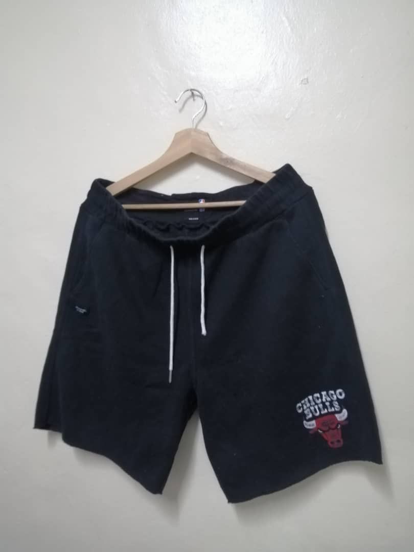 Abercrombie & Fitch × NBA Abercrombie & Fitch NBA Chicago Bulls Short Pants Size US 33 - 2 Thumbnail