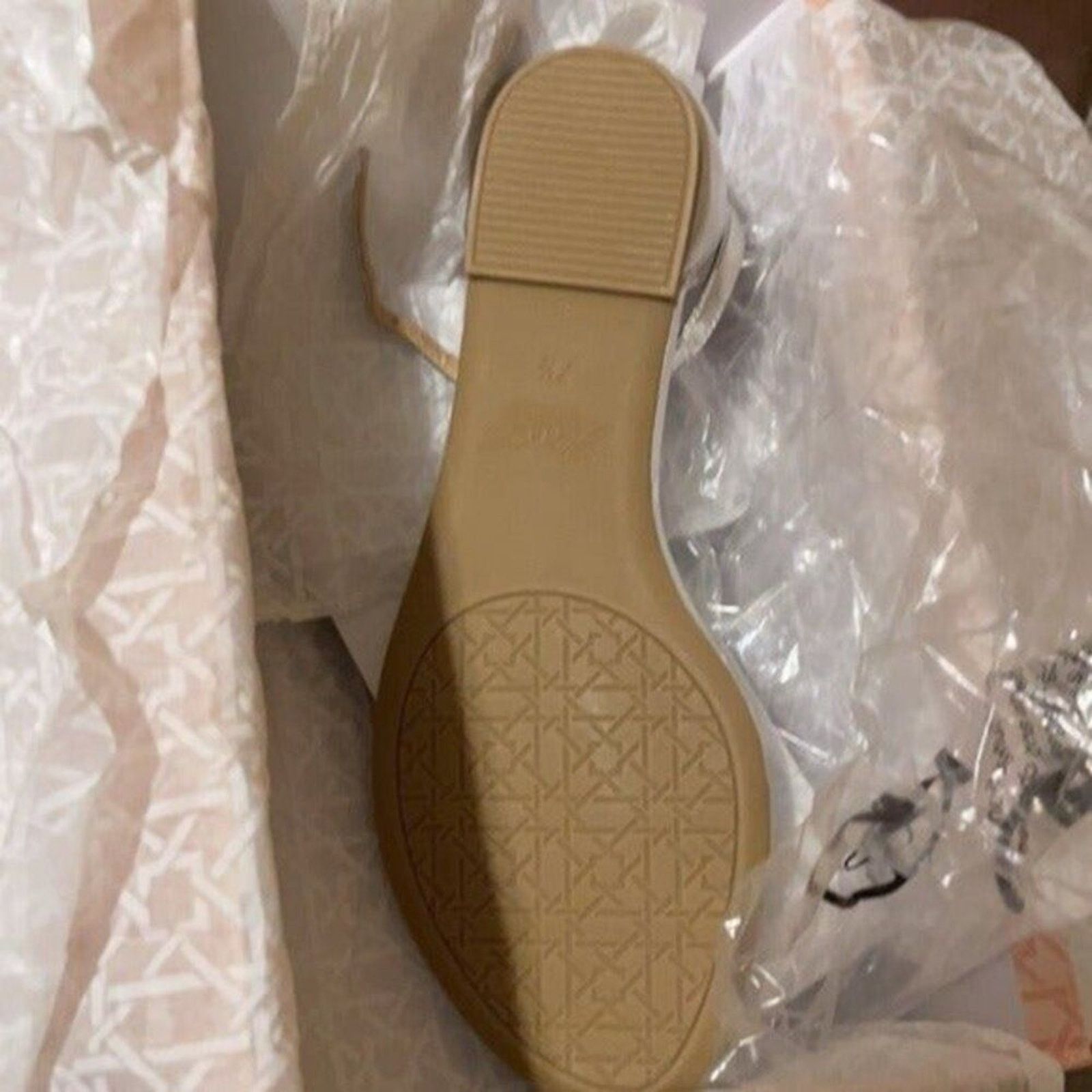 Badgley Mischka Badgley Mischka Metallic and rhinestone sandals silver 7.5 Size US 7.5 / IT 37.5 - 5 Thumbnail
