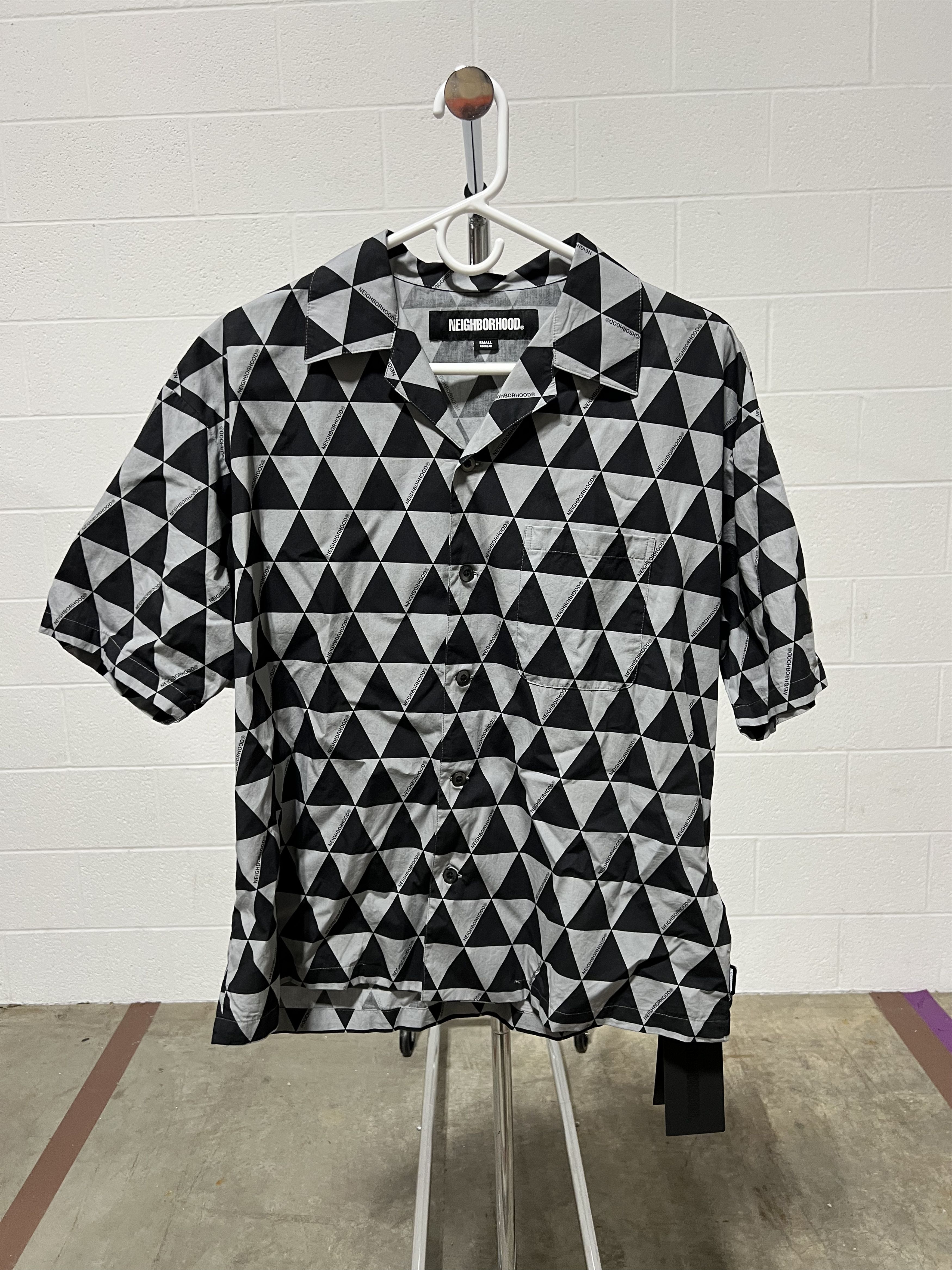Neighborhood Neighborhood Triangle Pattern Hawaiian Shirt 'Grey' Size US S / EU 44-46 / 1 - 1 Thumbnail