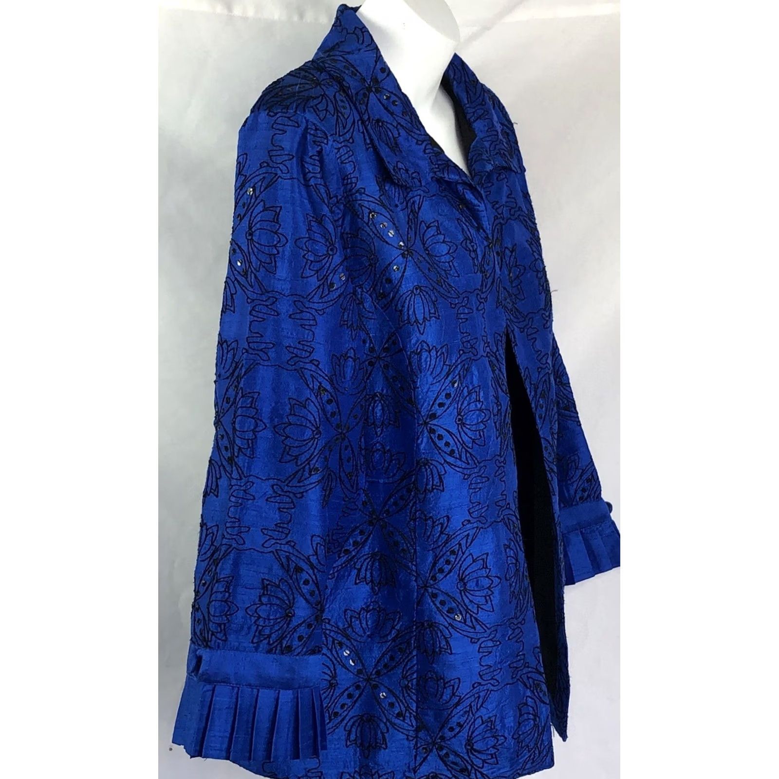 Vintage Bleu Bayou Silk Jacket L Blue Beaded Pleat Cuff Open Front Sleeve Women Kimono 100% Silk Glam Boutique Size L / US 10 / IT 46 - 3 Thumbnail