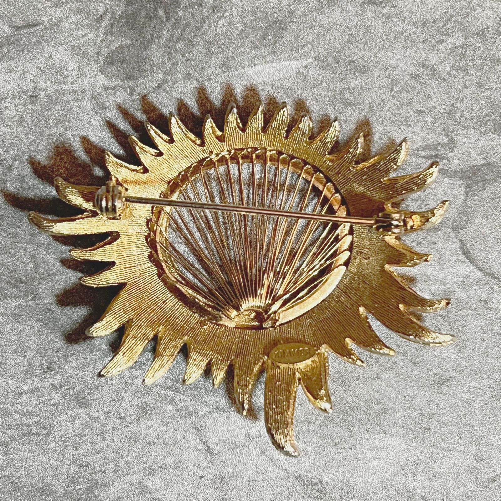 Vintage Vintage c1980 Kramer Retro Gold-Tone Sunflower Brooch Pin Size ONE SIZE - 2 Thumbnail