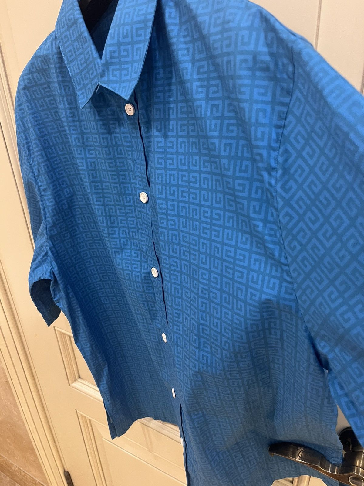 Givenchy 4G monogram print short sleeve shirt Size US M / EU 48-50 / 2 - 23 Thumbnail