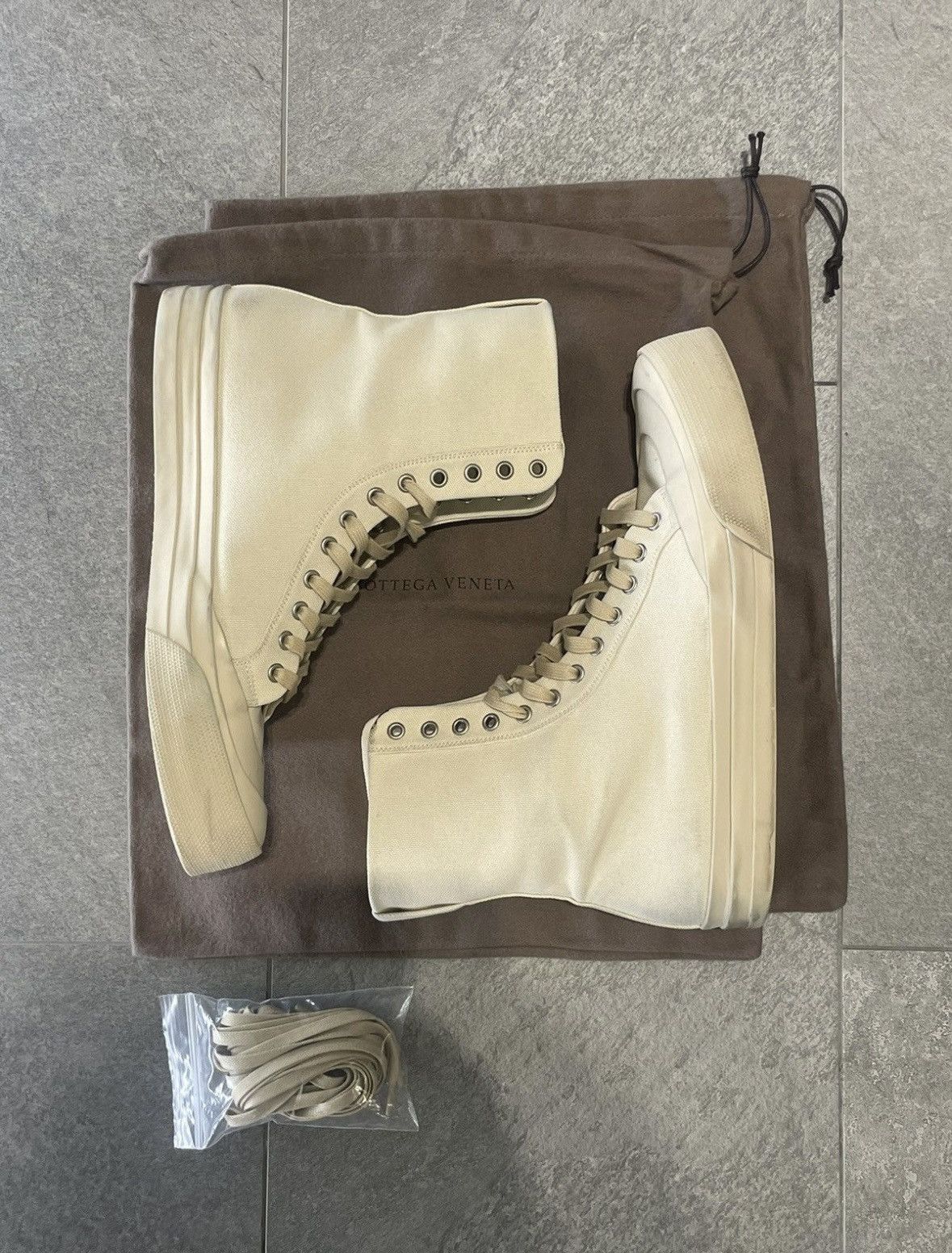 Bottega Veneta [9.5] Bottega Veneta Canvas Hightop Sneakers Size US 9.5 / EU 42-43 - 1 Thumbnail