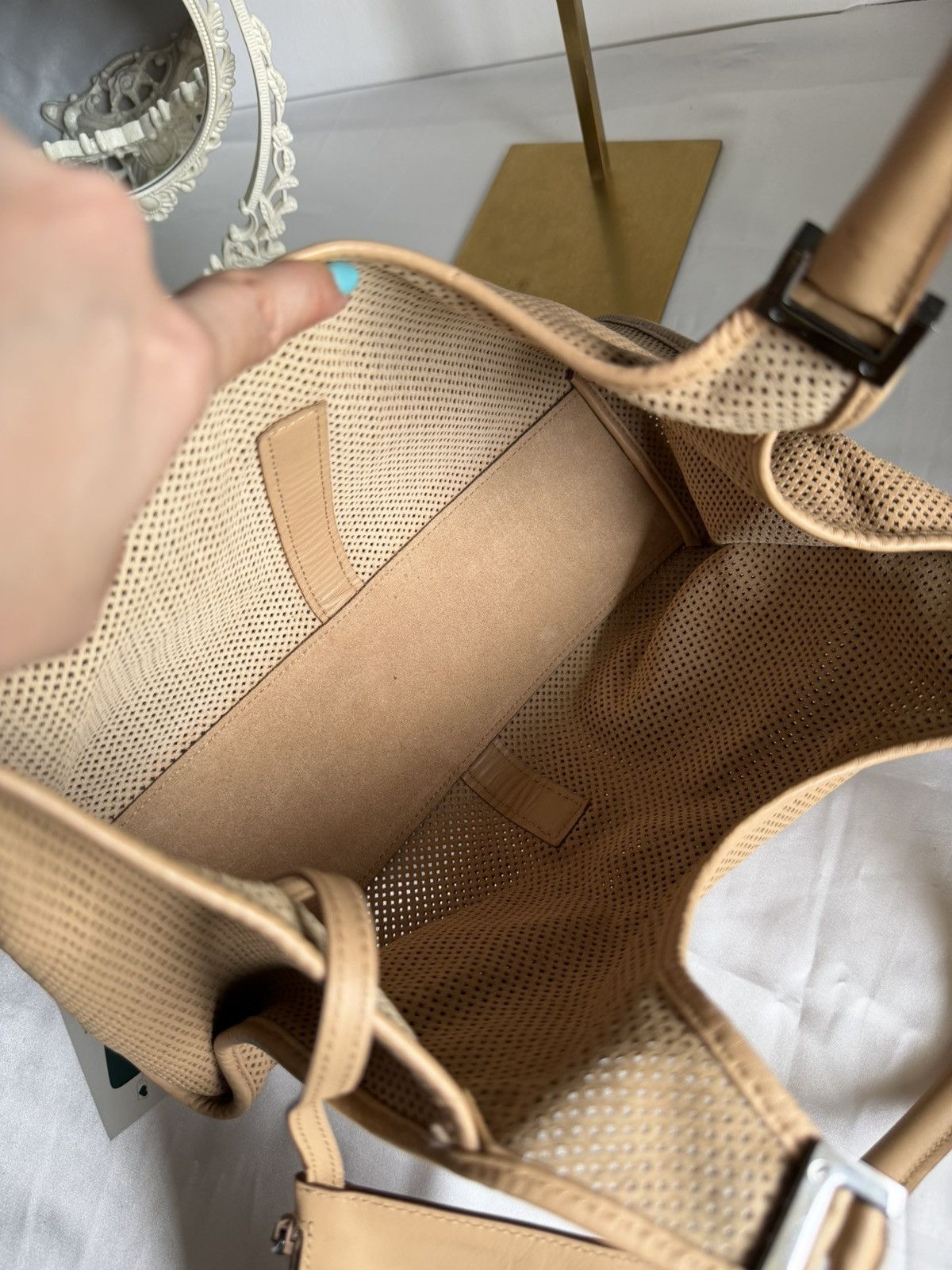 Gucci Authentic GUCCI Jackie Bardot Tan Hobo Perforated Leather Size ONE SIZE - 14 Thumbnail