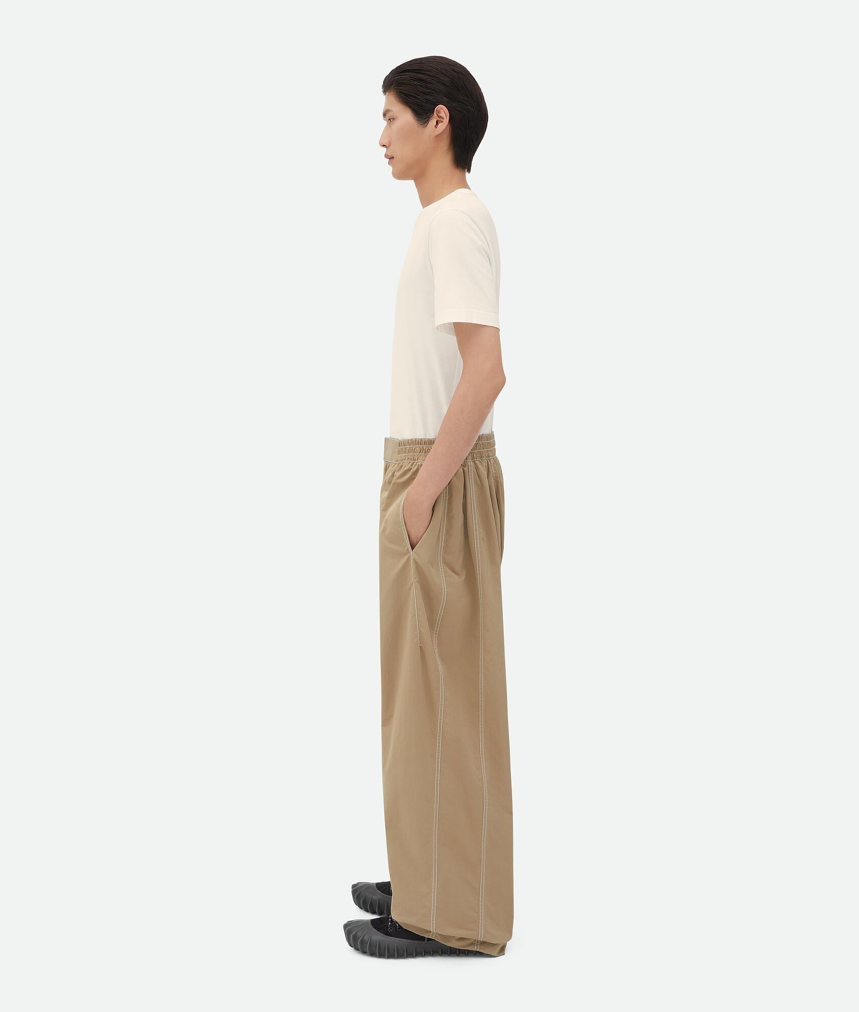 Bottega Veneta o1bcso1str0725 Elasticated Tech Nylon Trousers in Sesame Size US 32 / EU 48 - 2 Thumbnail