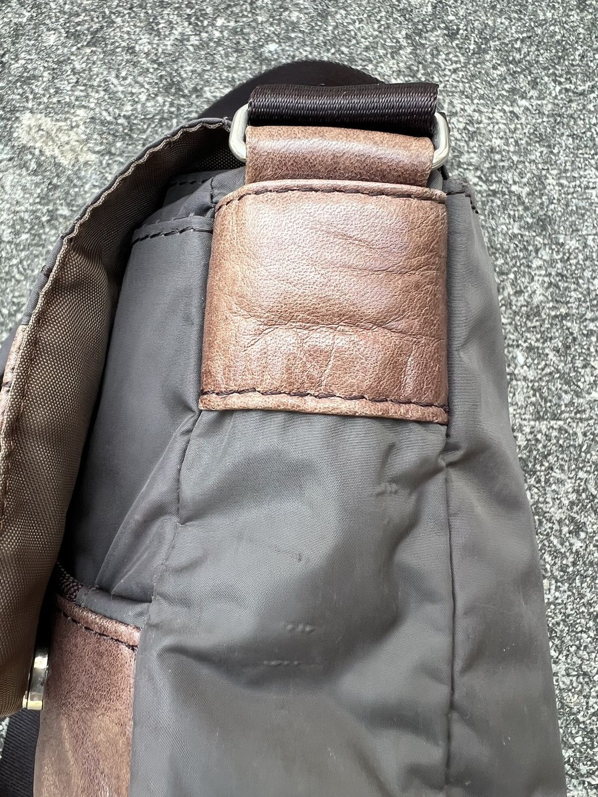 Yohji Yamamoto Vintage Yohji Yamamoto Hybrid Patina Leather Sling Bag Size ONE SIZE - 9 Thumbnail