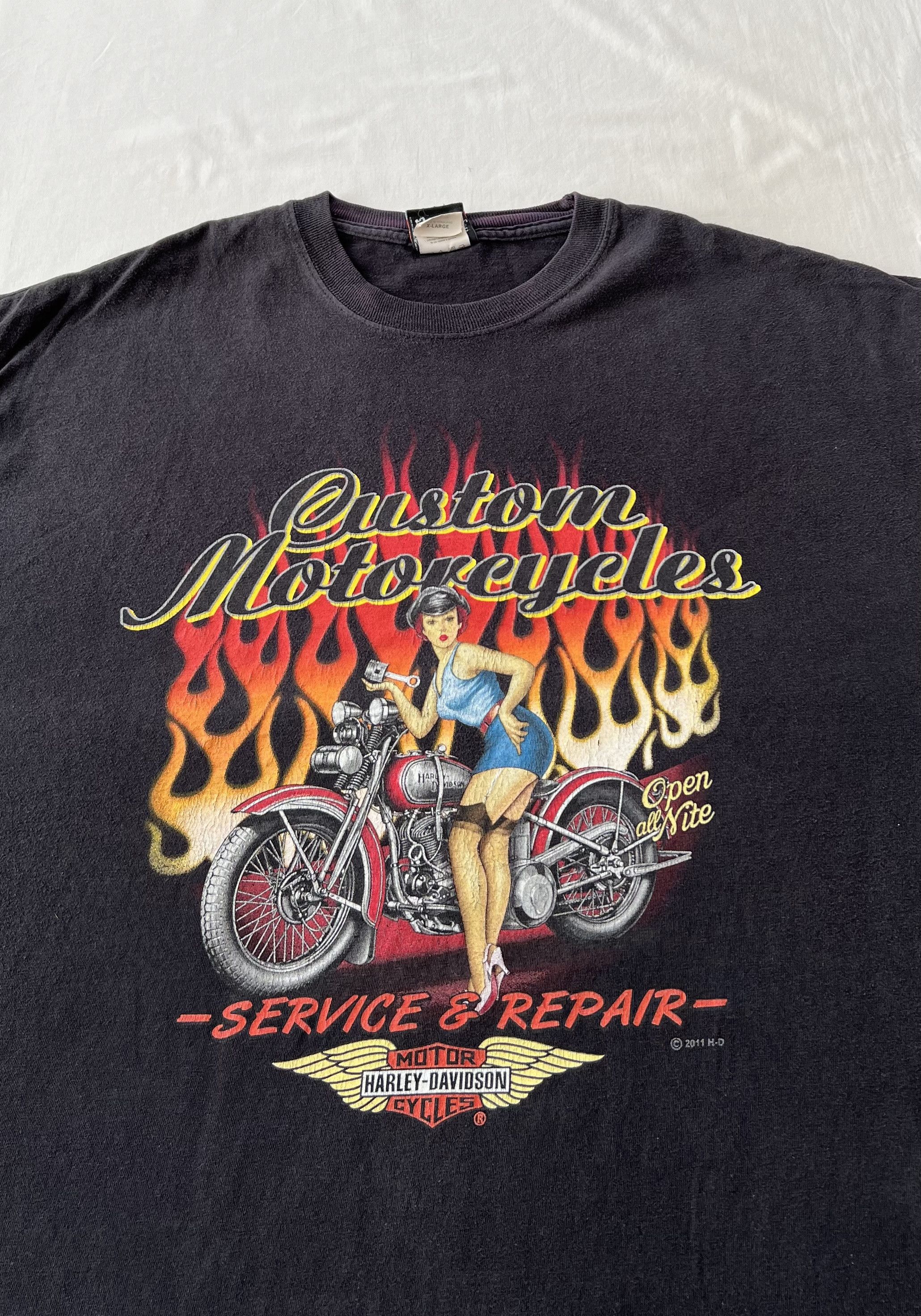 Harley Davidson Vintage 2011 Harley Davidson Sexy Girl Flame Fire T-shirt Size US XL / EU 56 / 4 - 3 Thumbnail