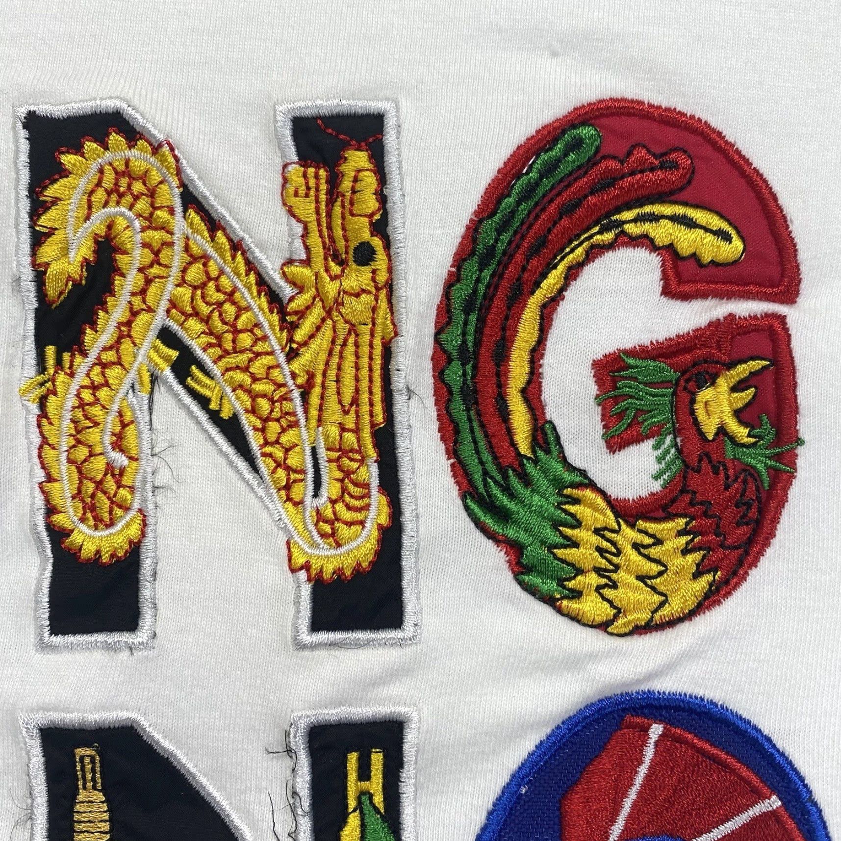 Vintage VINTAGE Hong Kong T-Shirt Men Large White Embroidered Golden Dragon Asia Travel 90s Size US L / EU 52-54 / 3 - 6 Thumbnail