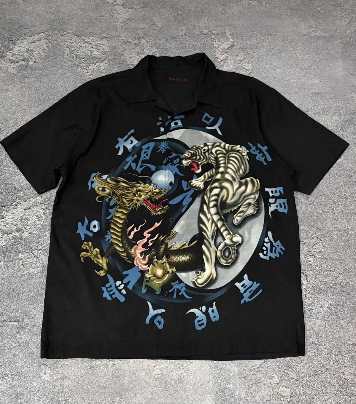 Japanese Brand New Roads Dragon Tiger Yin Yang Graphic Shirt XL Button Up Size US XL / EU 56 / 4 - 1 Thumbnail
