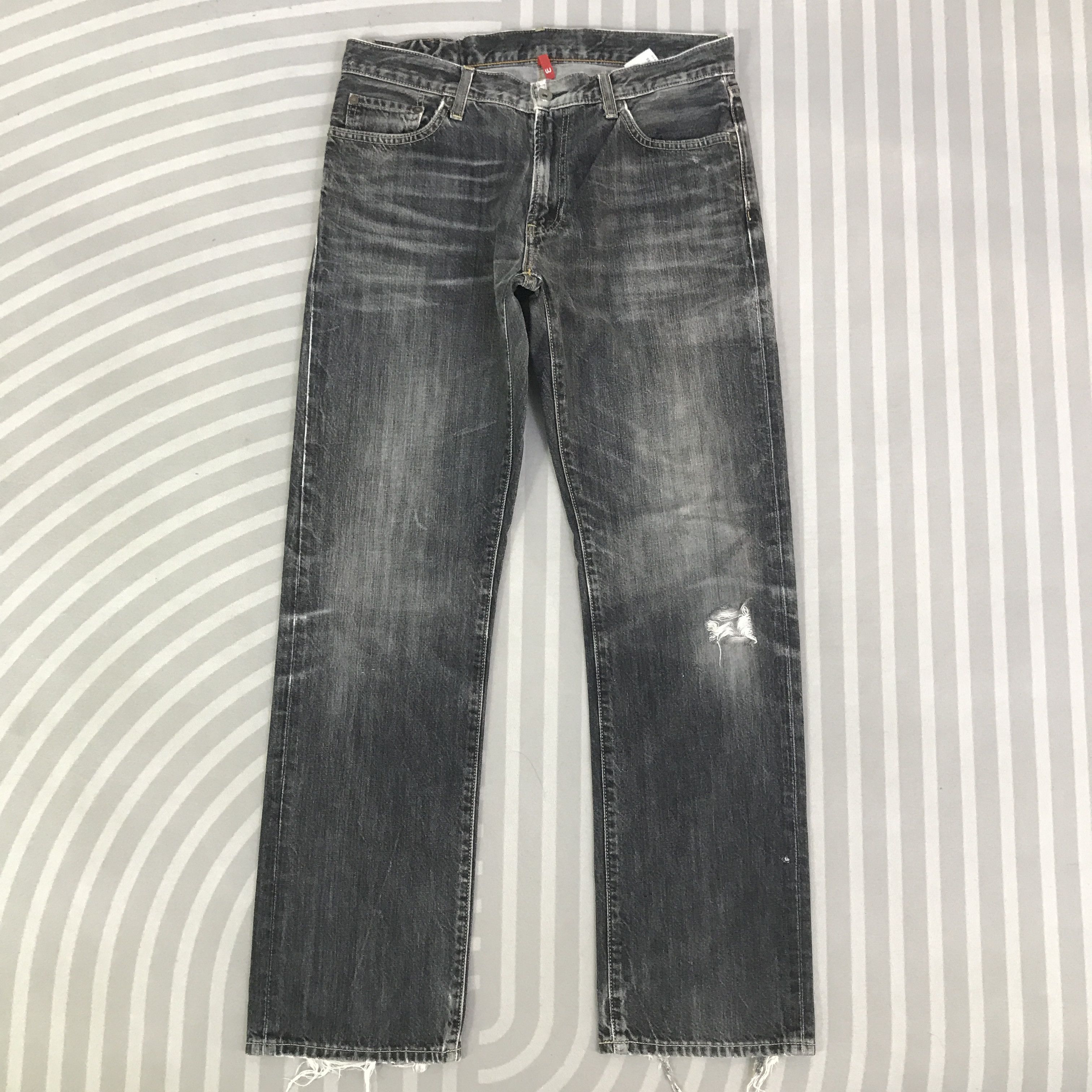 Japanese Brand 002 Vtg Uniqlo Black denim distressed Jeans pants K130B23 Size US 33 - 1 Thumbnail