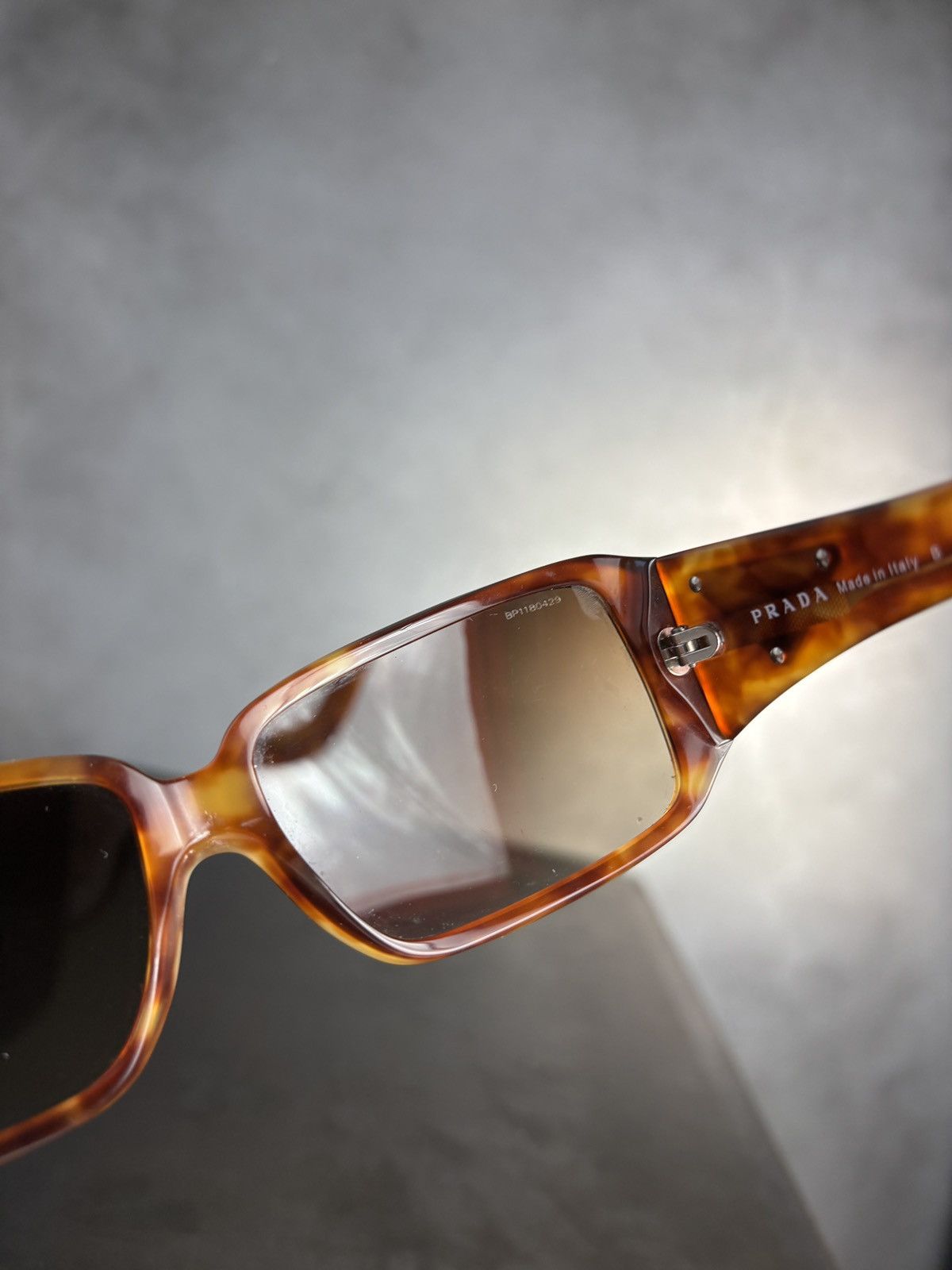Prada Vintage Prada Sunglasses Triangle Logo SPR 16L 2009 Wayfarer Size ONE SIZE - 7 Thumbnail