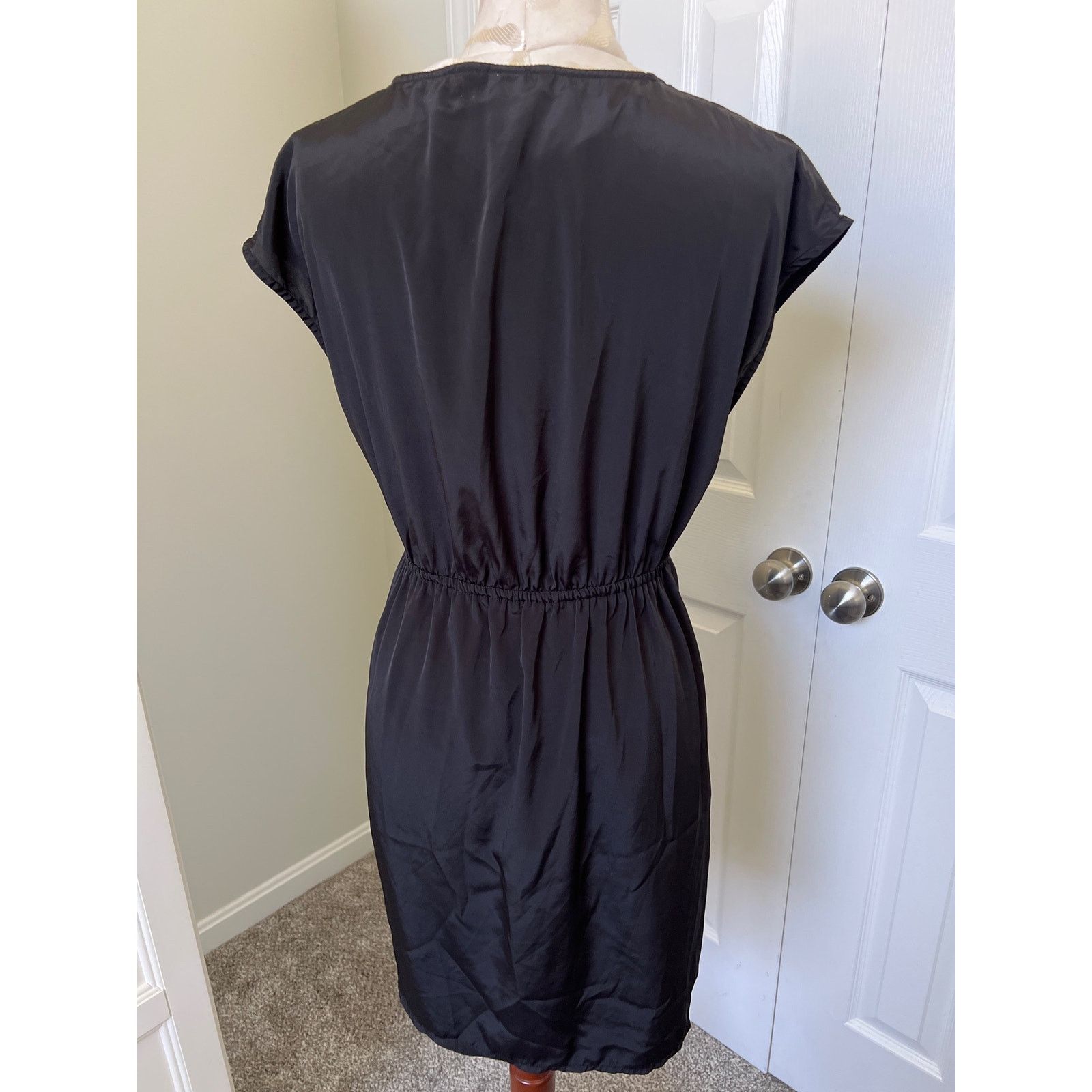 H&M H&M Short Sleeve Casual V-Neck Midi Dress Size 8 Size M / US 6-8 / IT 42-44 - 4 Thumbnail