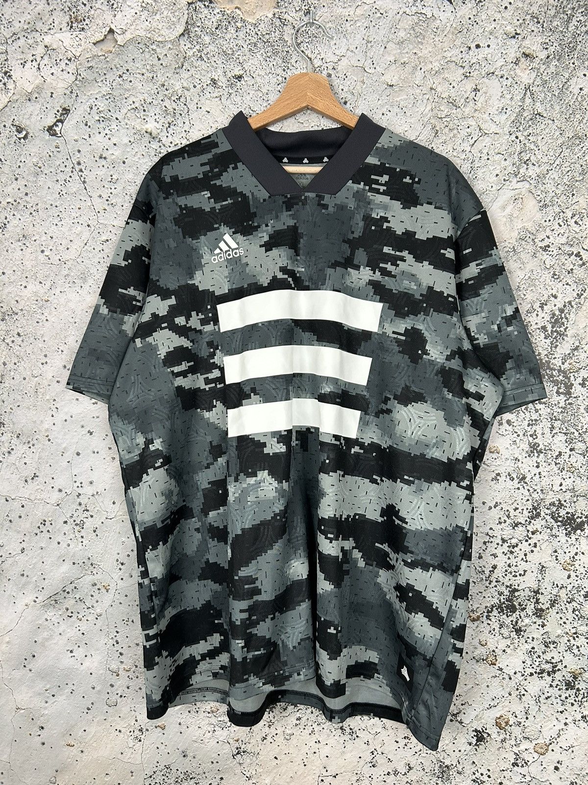 Adidas Adidas Jersey Sportswear Streetwear Rare Hype Retro Size US XL / EU 56 / 4 - 1 Thumbnail