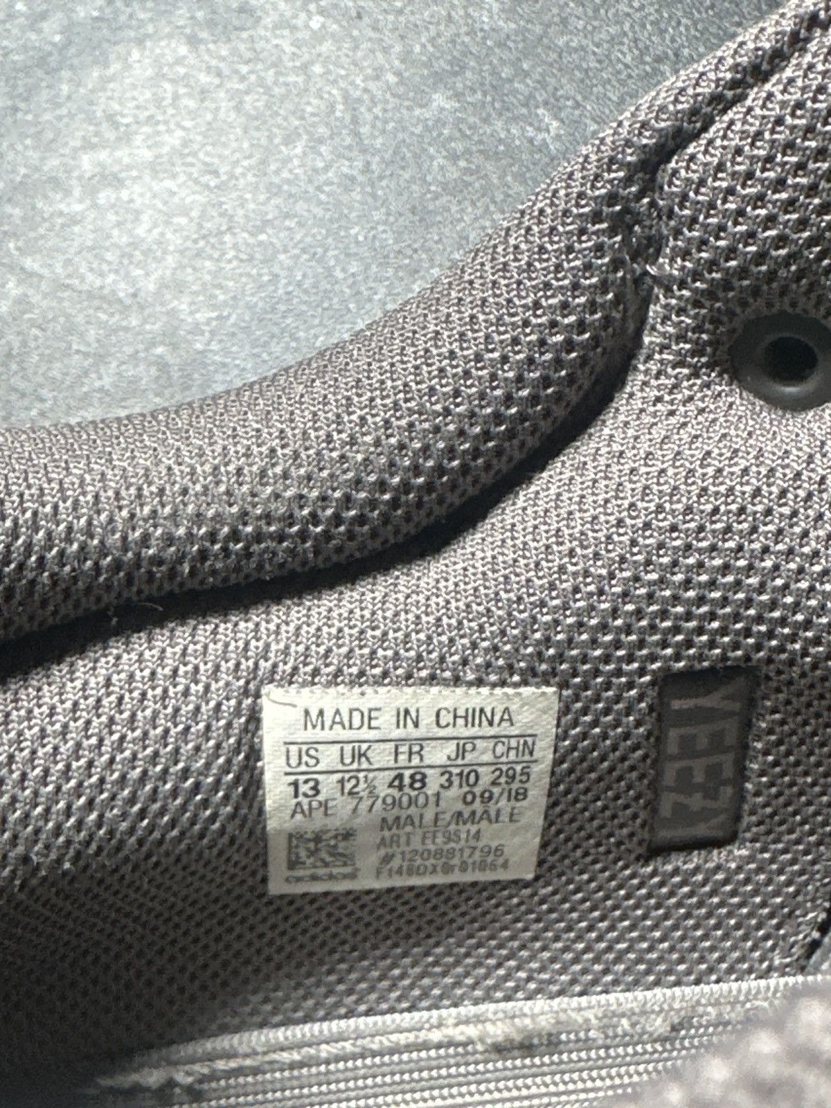 Adidas Yeezy Boost 700 Mauve Size US 13 / EU 46 - 6 Thumbnail