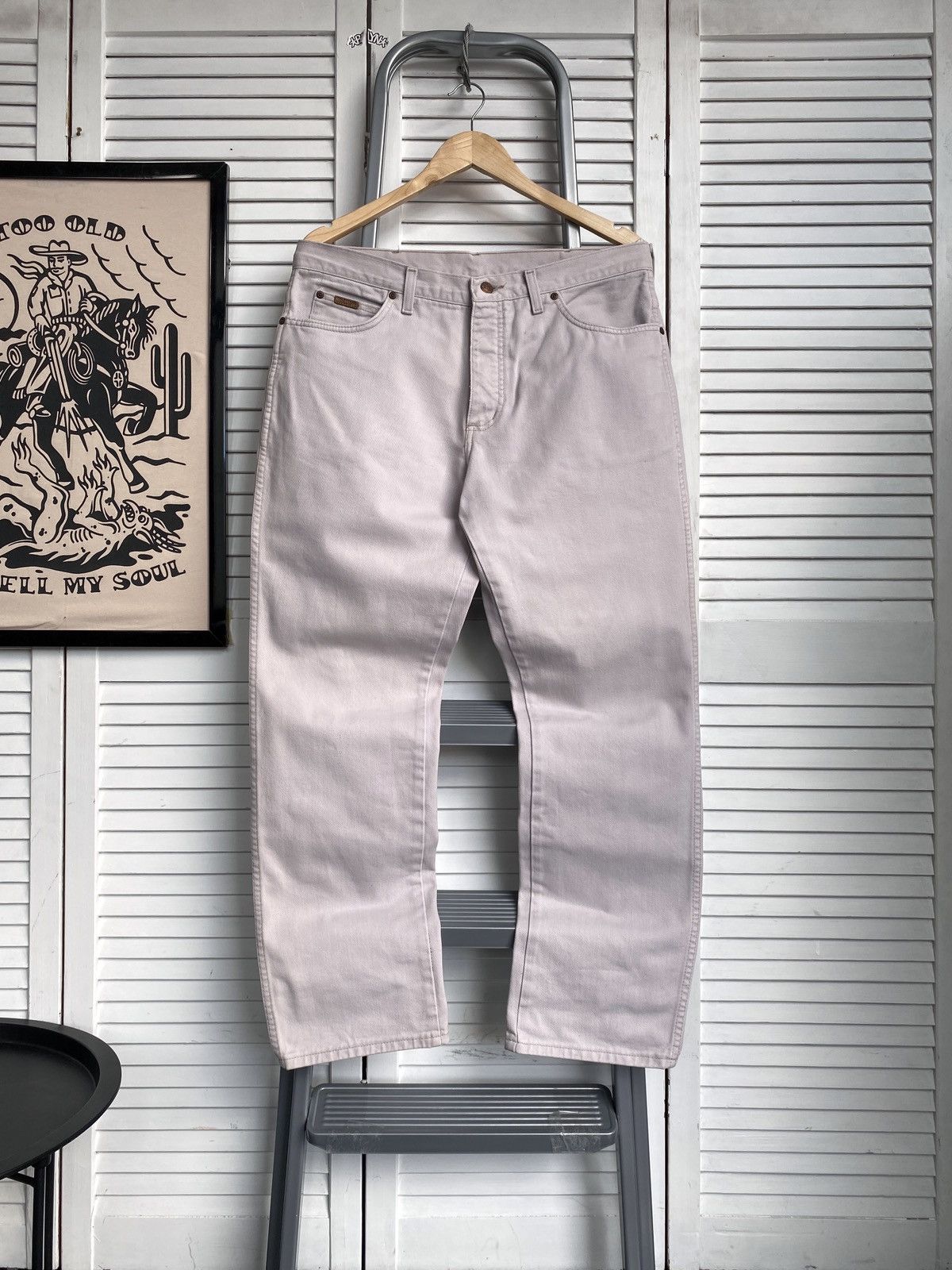 Vintage × Wrangler Vintage Wrangler Beige Denim Jeans Pants USA Leather Logo Size US 34 / EU 50 - 2 Thumbnail