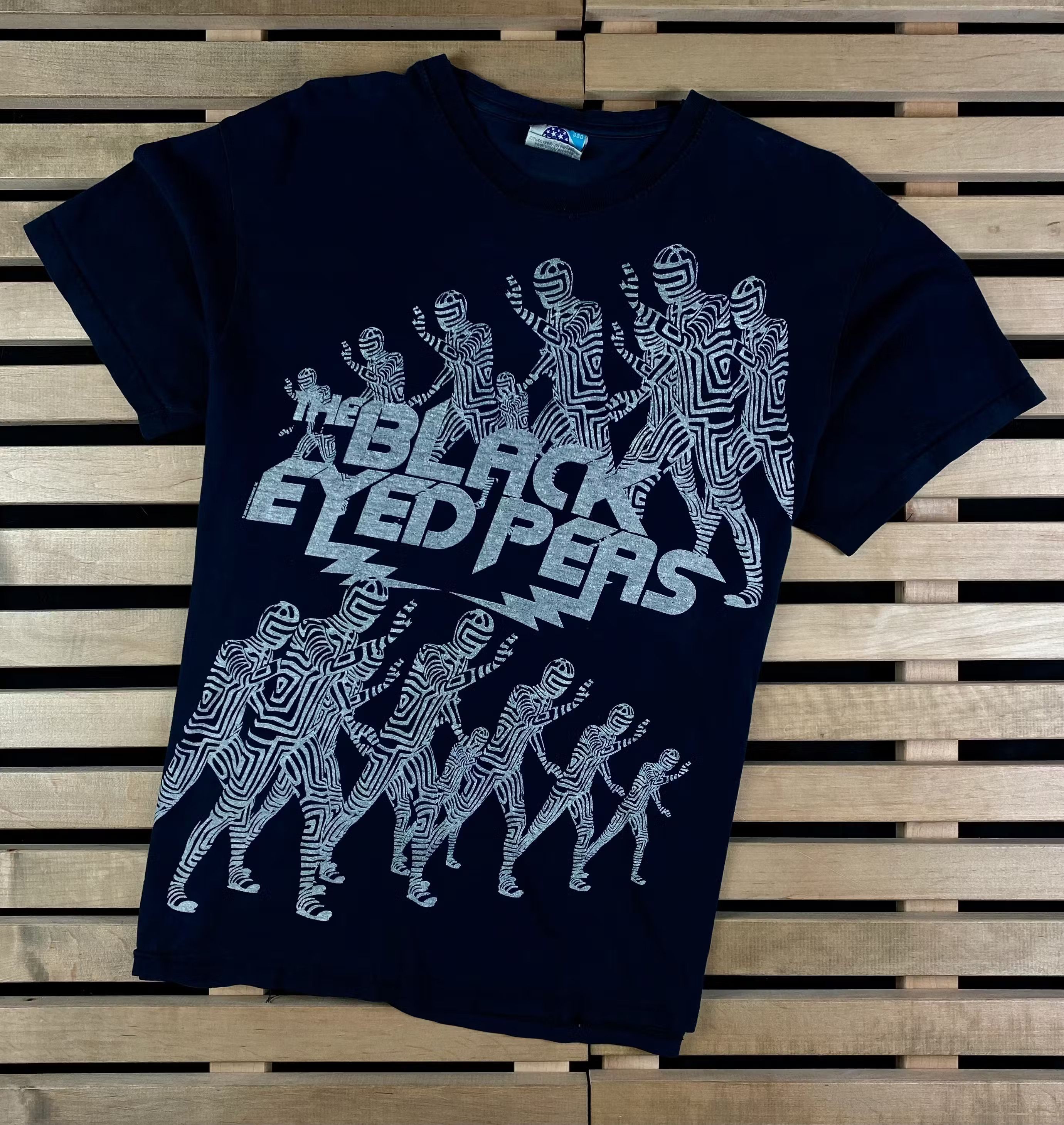 Band Tees × Vintage Mens Vintage T Shirt The Black Eye Peas Size M Size US M / EU 48-50 / 2 - 1 Thumbnail