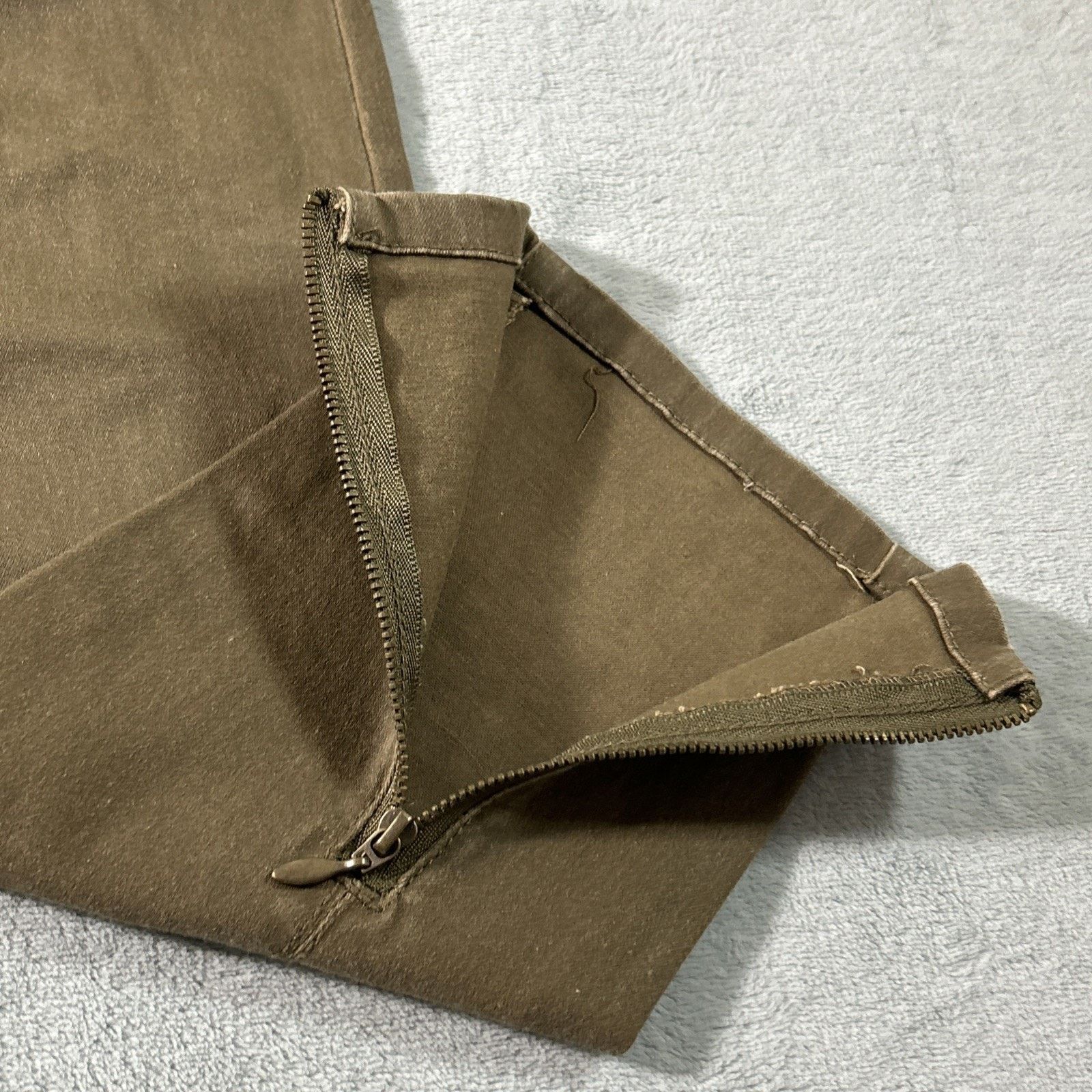 Levi's Rhinestoned Cargo Pants Women 4 30x27 Stretch Slim Ankle Zip Size 27" / US 4 / IT 40 - 3 Thumbnail
