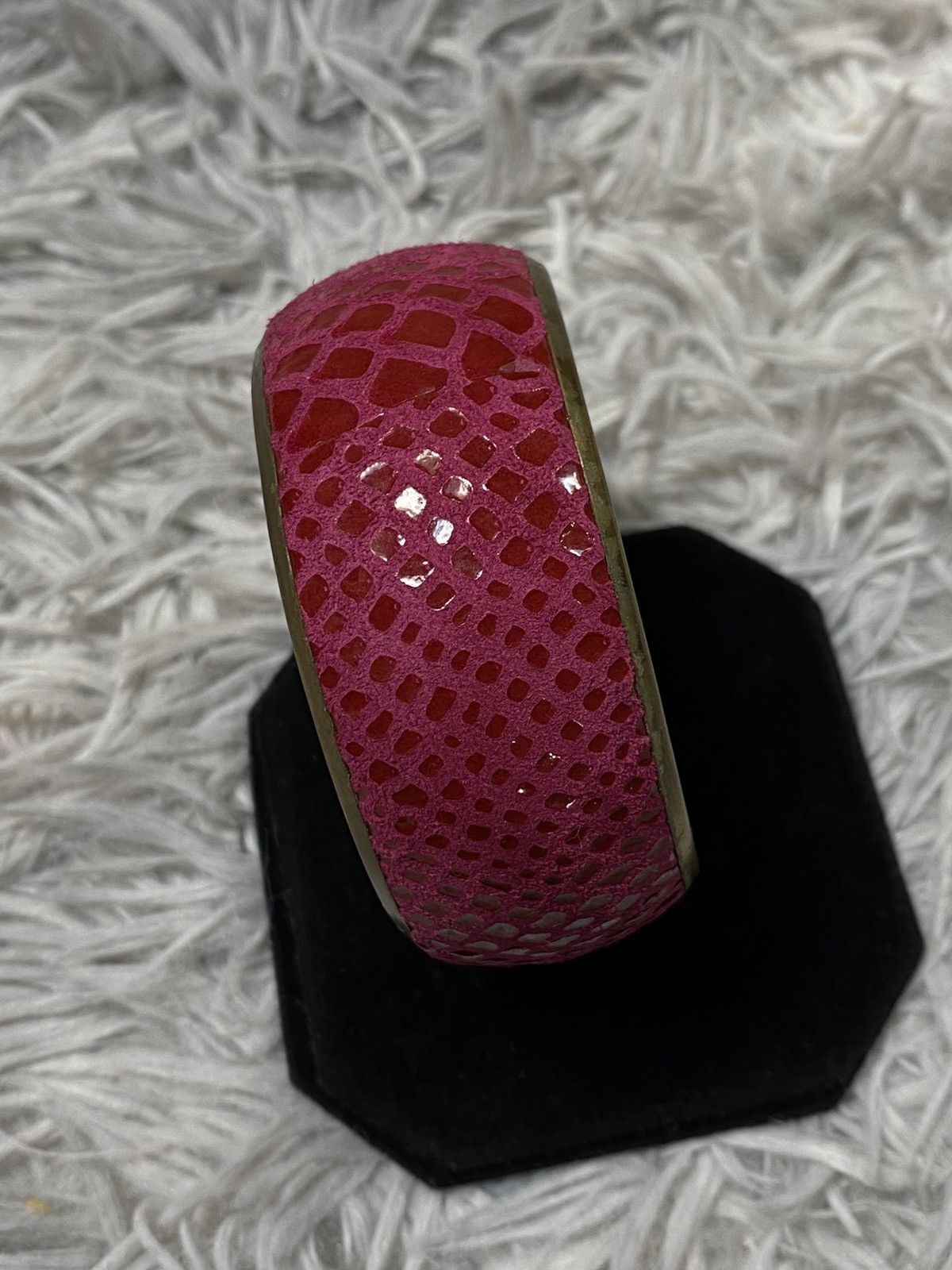 Jewelry Pink Textured Bangle - Japanese Brand Size ONE SIZE - 2 Thumbnail