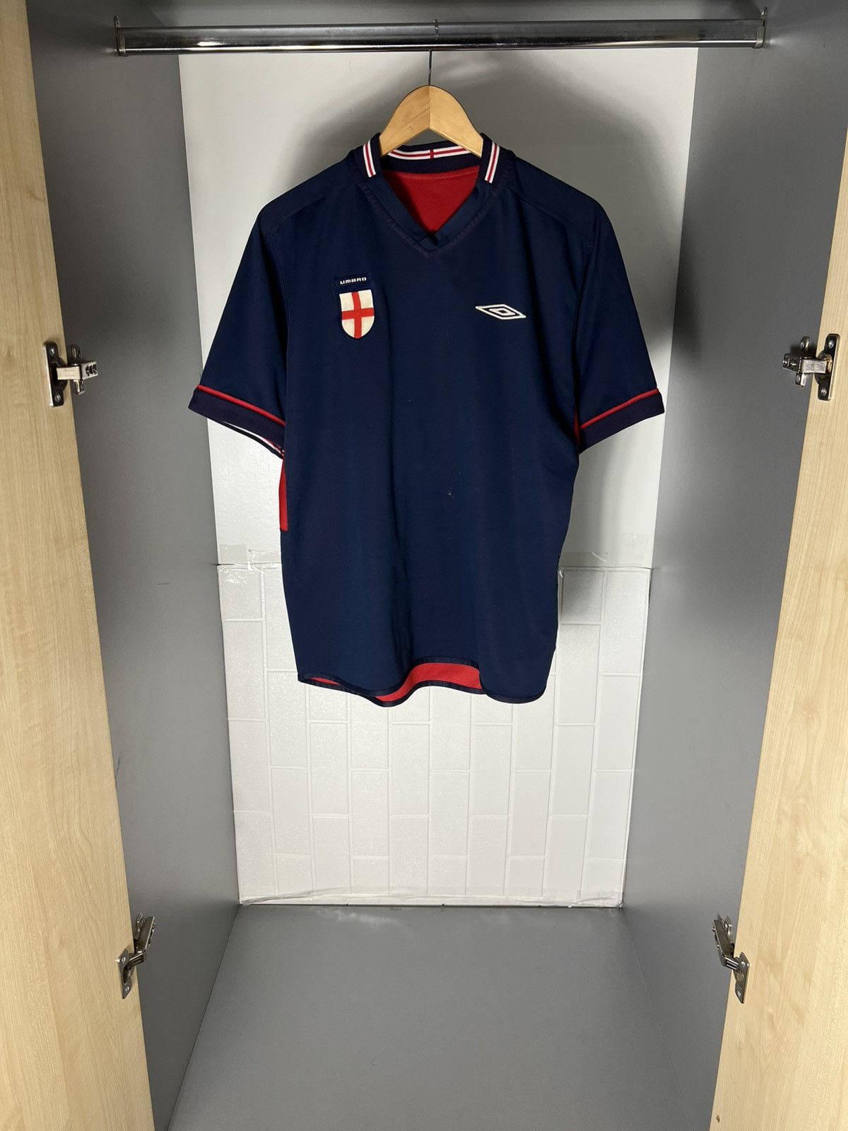 Umbro VINTAGE UMBRO ENGLAND RETRO SOCCER JERSEY MANCHESTER Y2K 90s Size US L / EU 52-54 / 3 - 1 Thumbnail