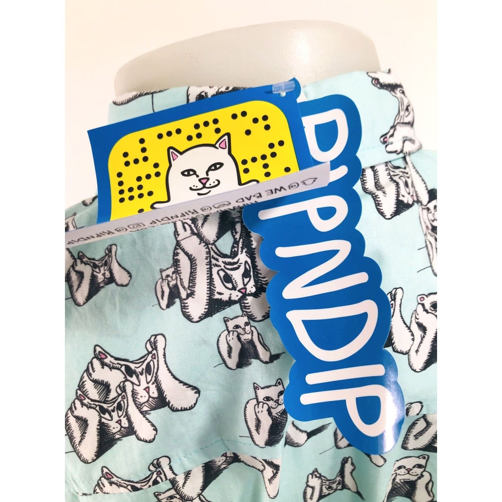 RIPNDIP RIPNDIP / NEW w TAGS - CATS KITTENS ALL OVER Md. Shirt Shirt Men M Blueish Green / Black / White Cat 90s Theme Mens Size US M / EU 48-50 / 2 - 6 Thumbnail