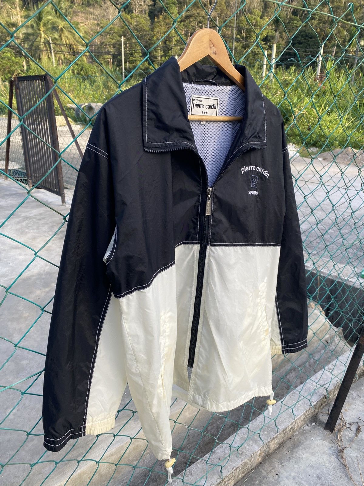Pierre Cardin Pirre Cardin Sport woven spellout big logo raincoat Size US L / EU 52-54 / 3 - 3 Thumbnail