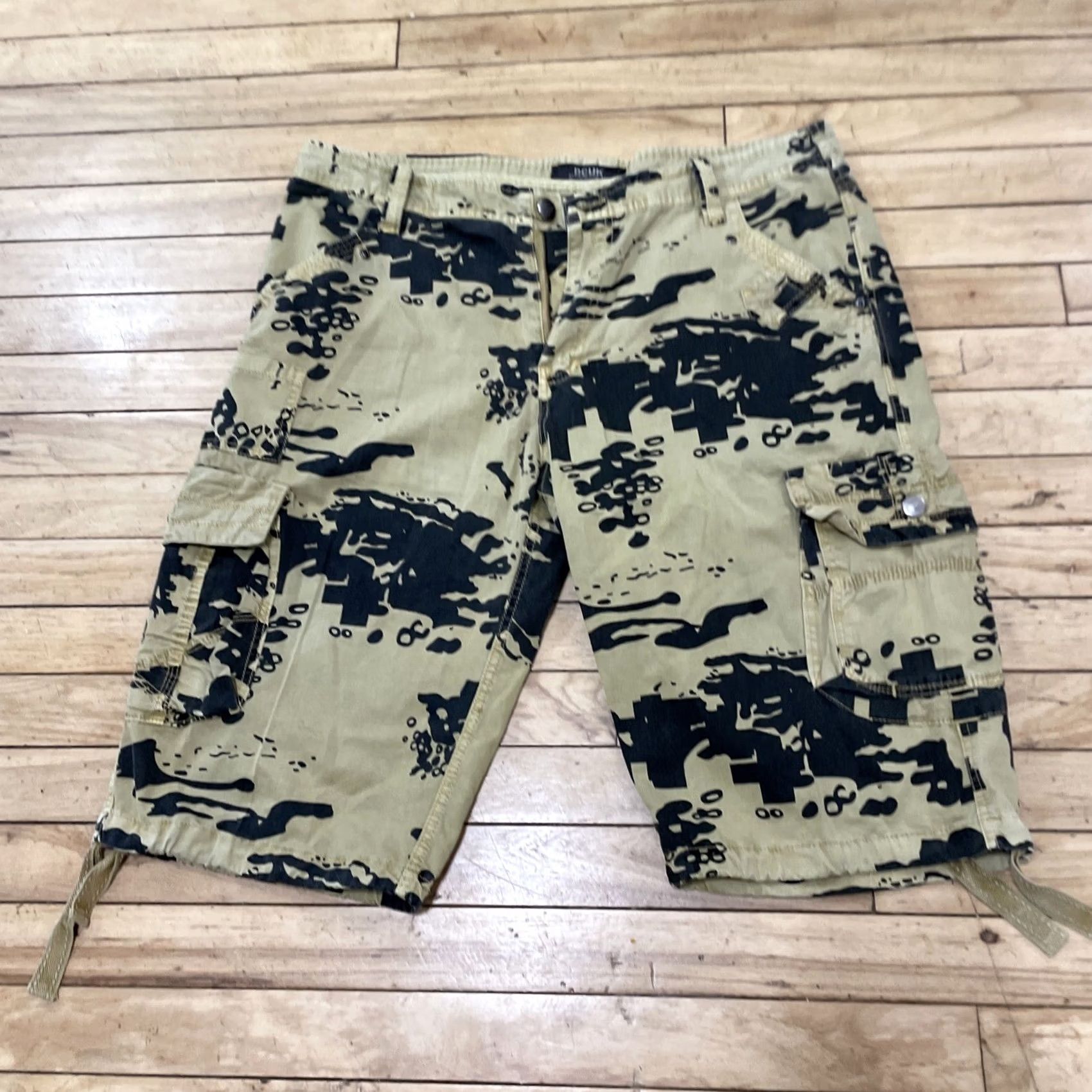 Vintage dcuk Cargo Shorts Mens 34 Black Gold Tan Bitblock Lightweight Bermuda 13in Camouflage 90s Hip Casual Travel Workwear Mens Size US 35 - 2 Thumbnail