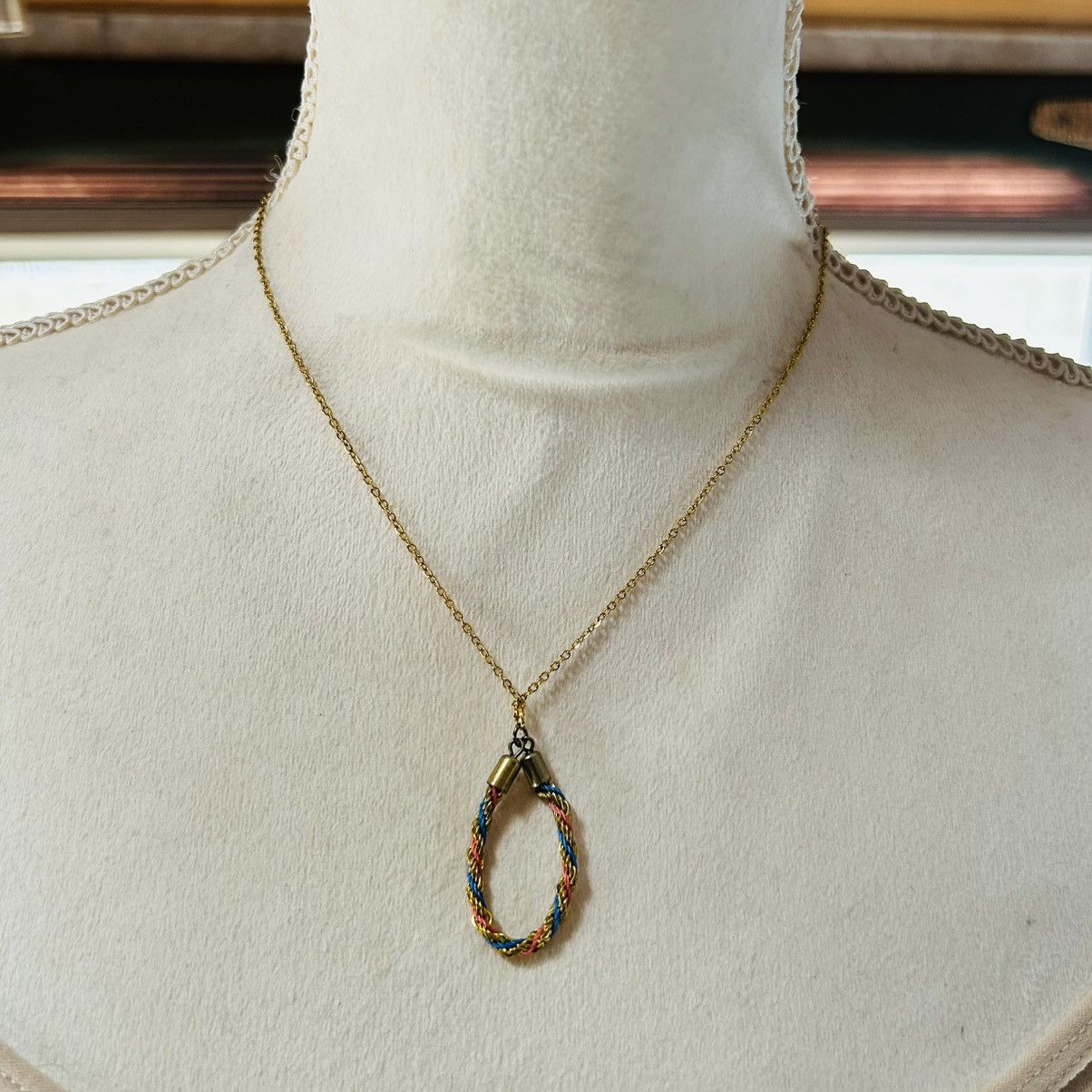 Vintage Vintage pink blue and gold braided loop pendant necklace Size ONE SIZE - 2 Thumbnail