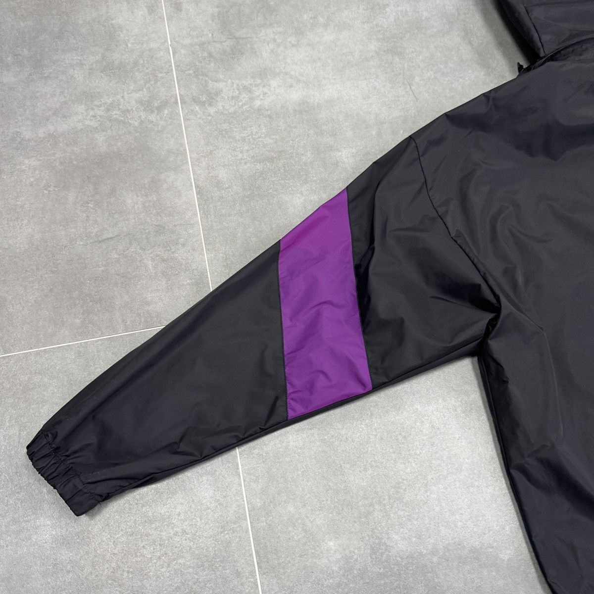Puma Vintage Puma Big Logo Nylon Windbreaker Jacket 80s 90s Men Size US L / EU 52-54 / 3 - 17 Thumbnail