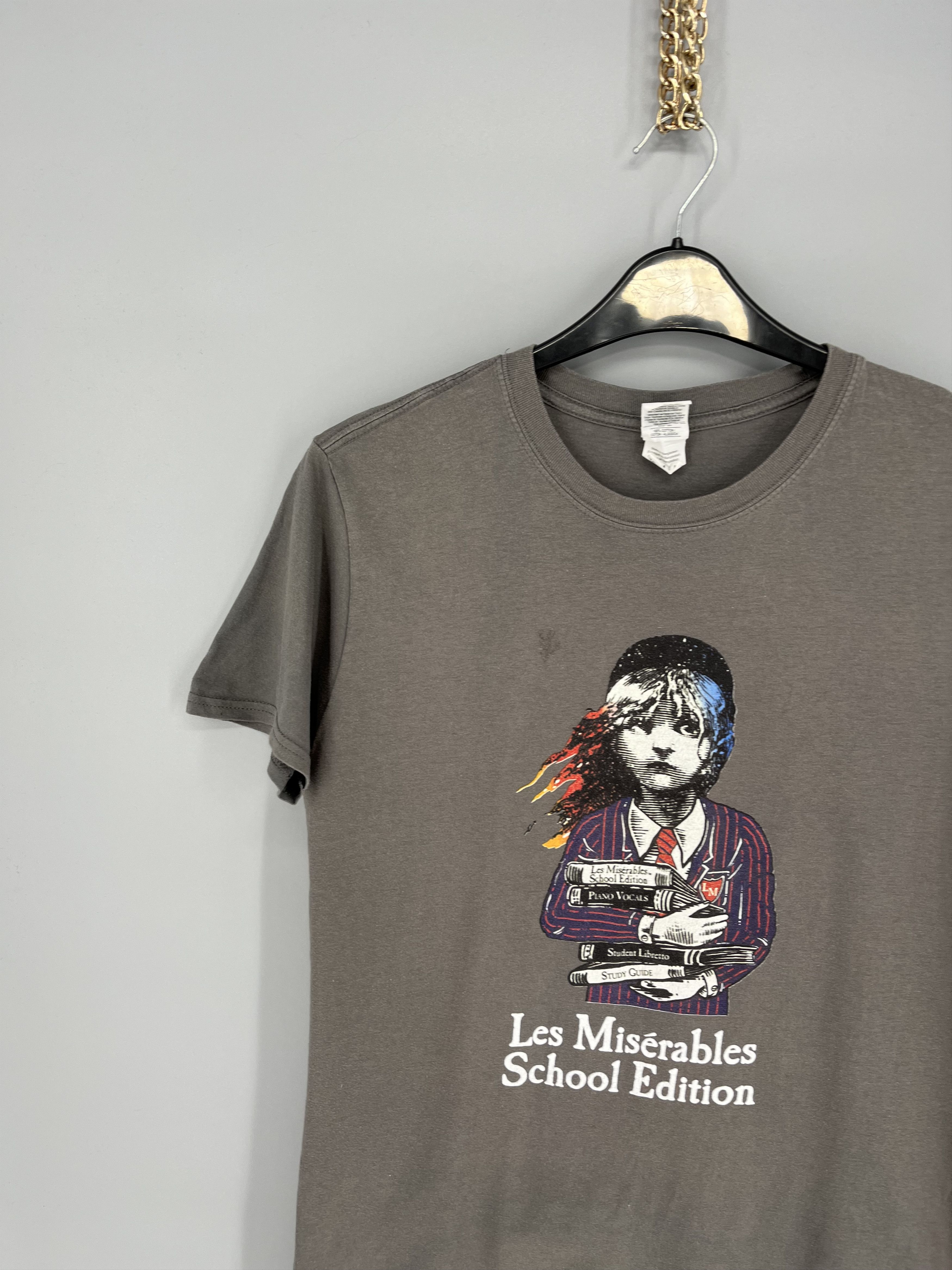 Vintage Vinage Y2K Les Miserables School Edition Size US M / EU 48-50 / 2 - 5 Thumbnail