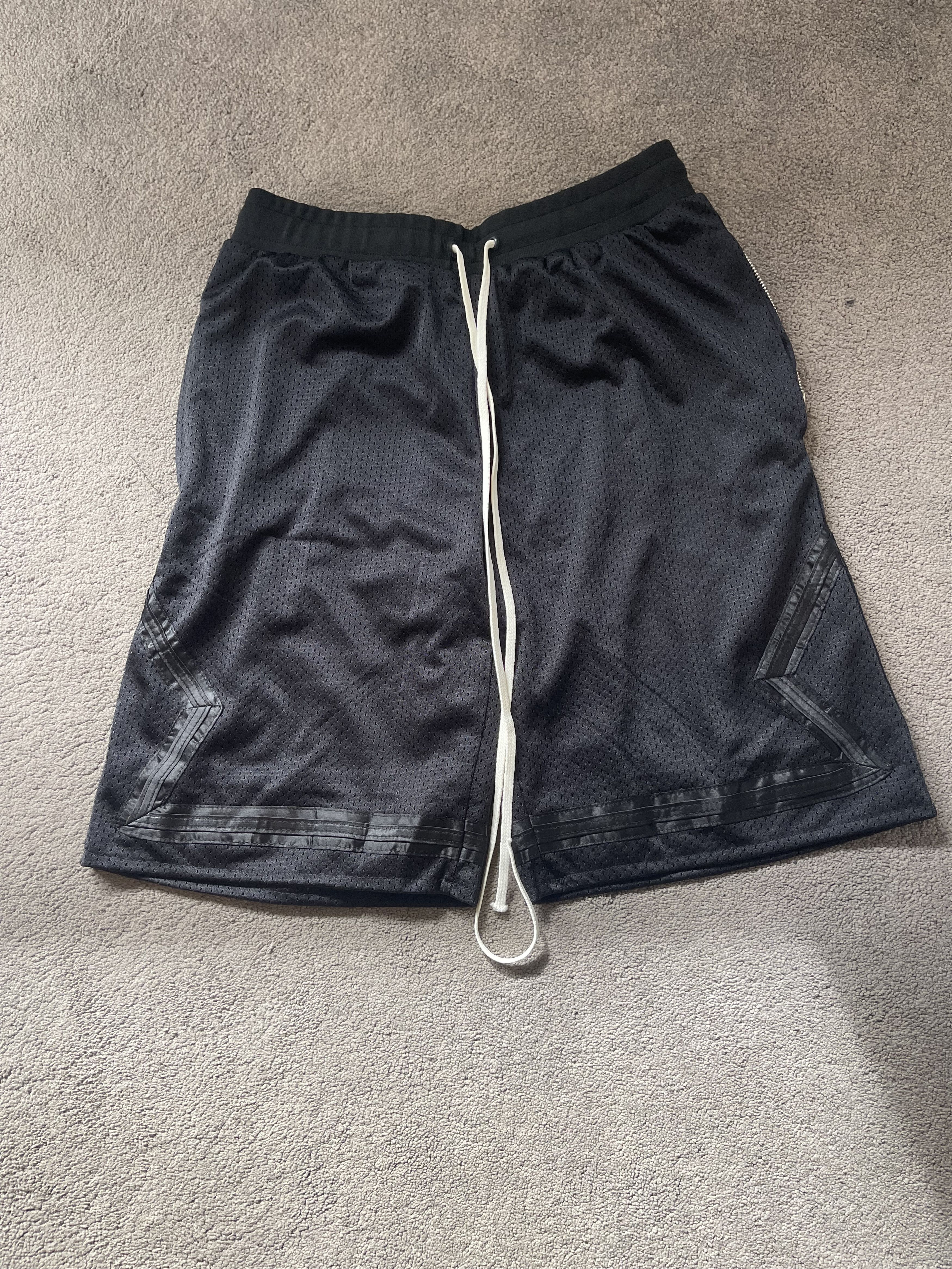 Other Other black mesh shorts Size US 32 / EU 48 - 1 Thumbnail