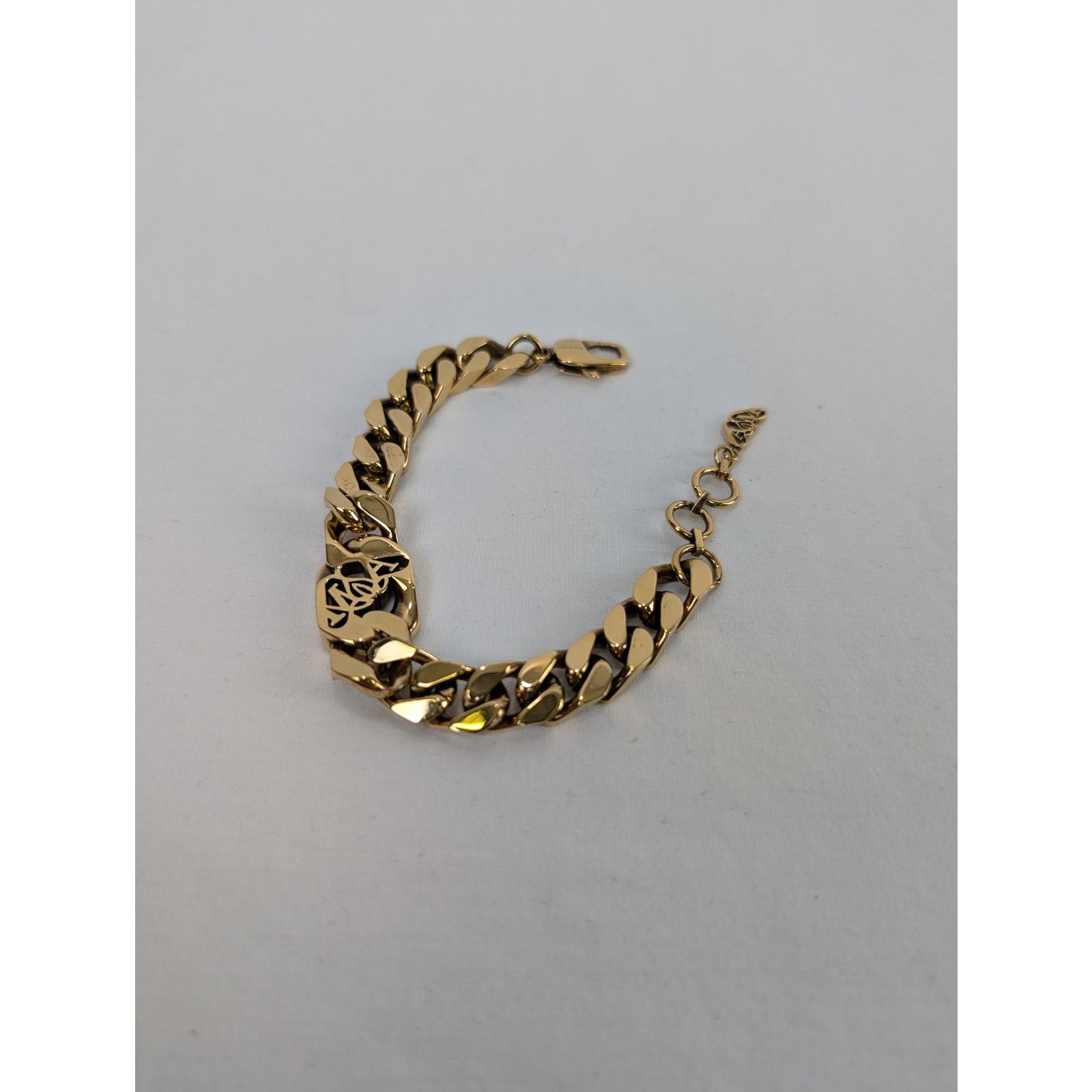 Alexander McQueen o1rshd1 Size: OS / Seal Logo Chain Bracelet in Gold Size ONE SIZE - 3 Thumbnail