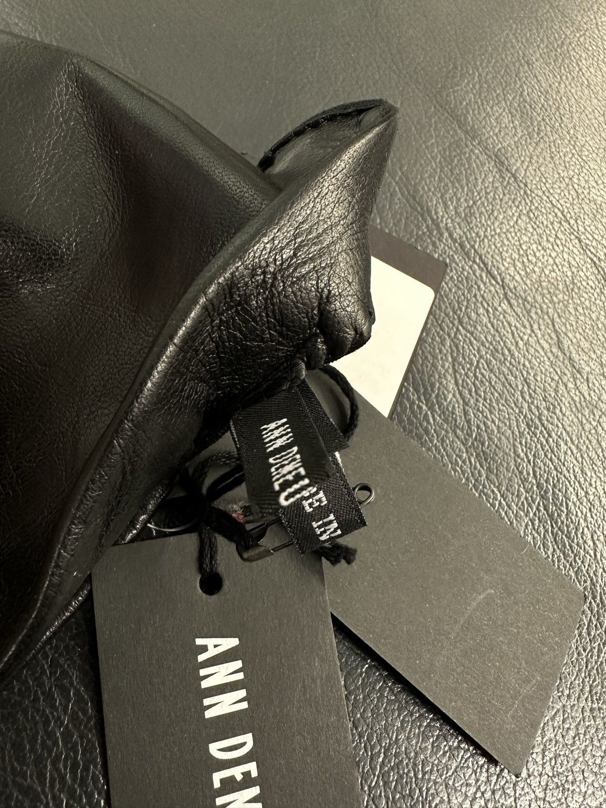 Ann Demeulemeester BNWT! Ann Demeulemeester ladies Leather Joris Gloves Size ONE SIZE - 8 Thumbnail