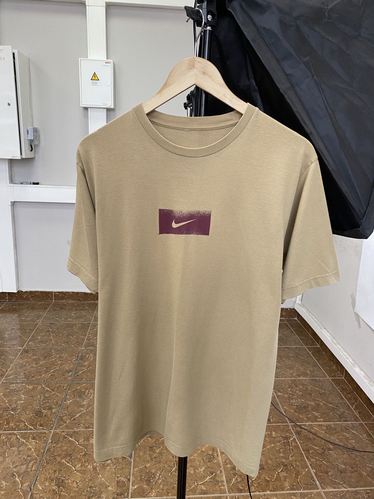 Nike × Vintage 🇺🇸 Vintage 90s Nike Archive T-Shirt Y2K Rare Retro Hype Size US M / EU 48-50 / 2 - 1 Thumbnail