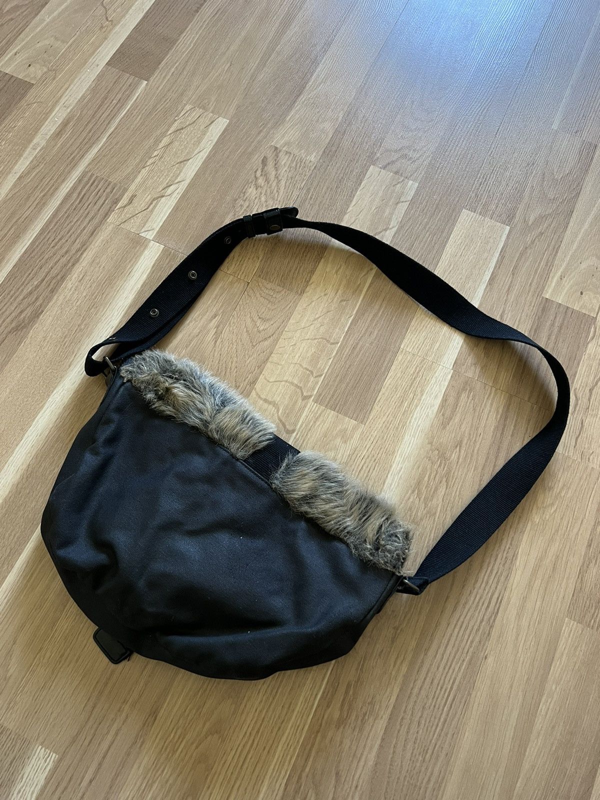 If Six Was Nine Vintage le grand bleu style faux fur messenger bag y2k Size ONE SIZE - 5 Thumbnail