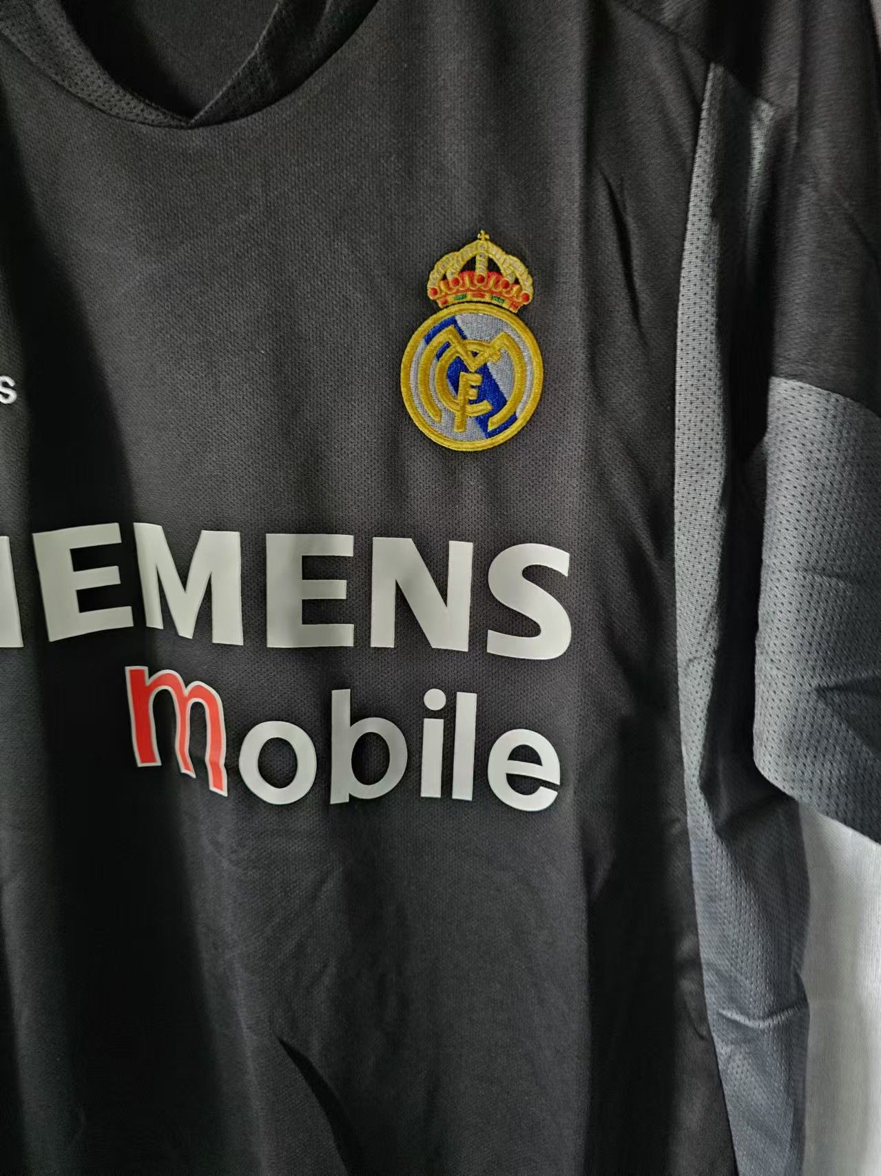 Other 2004 05 Real Madrid 5 Zidane Jersey Size US M / EU 48-50 / 2 - 3 Thumbnail