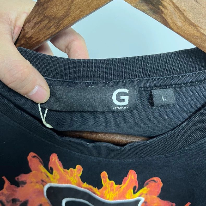 Givenchy Givenchy Flame Logo Short Sleeve M1010 Size US L / EU 52-54 / 3 - 3 Thumbnail