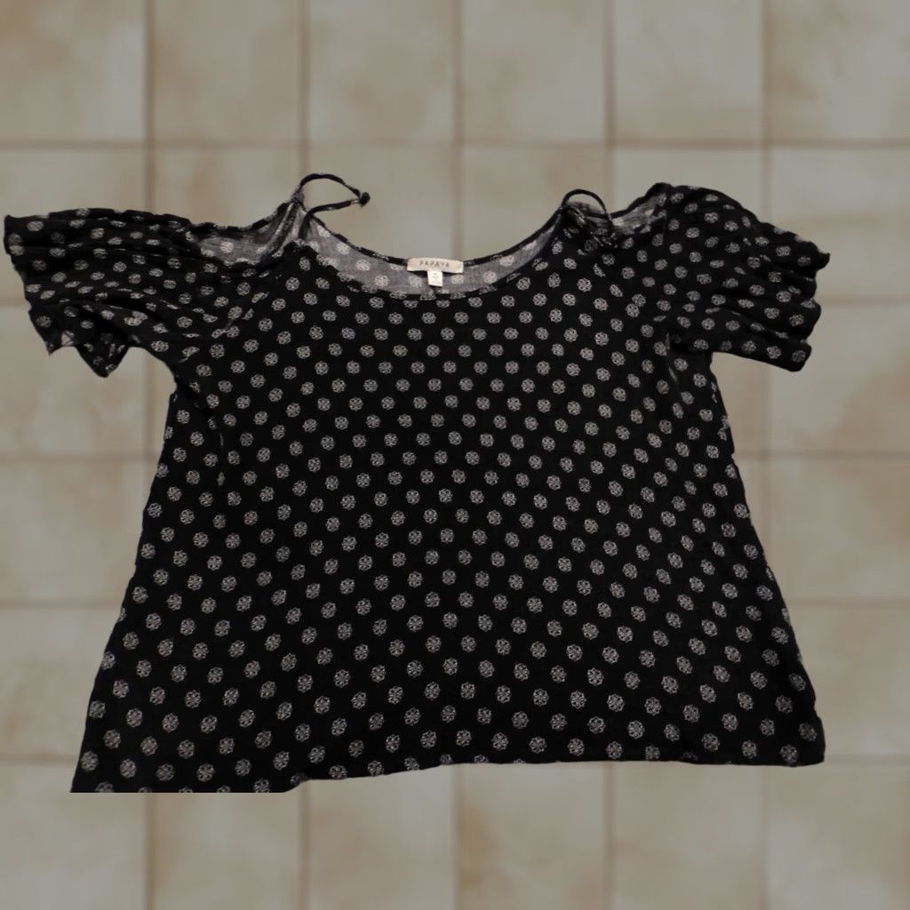 Vintage Papaya Blouse Womens Medium black floral Round Neck Long Sleeve Pullover Stretch Casual Regular Satin-like Rayon Polyester Cap Sleeve Classic Basic Size M / US 6-8 / IT 42-44 - 1 Thumbnail