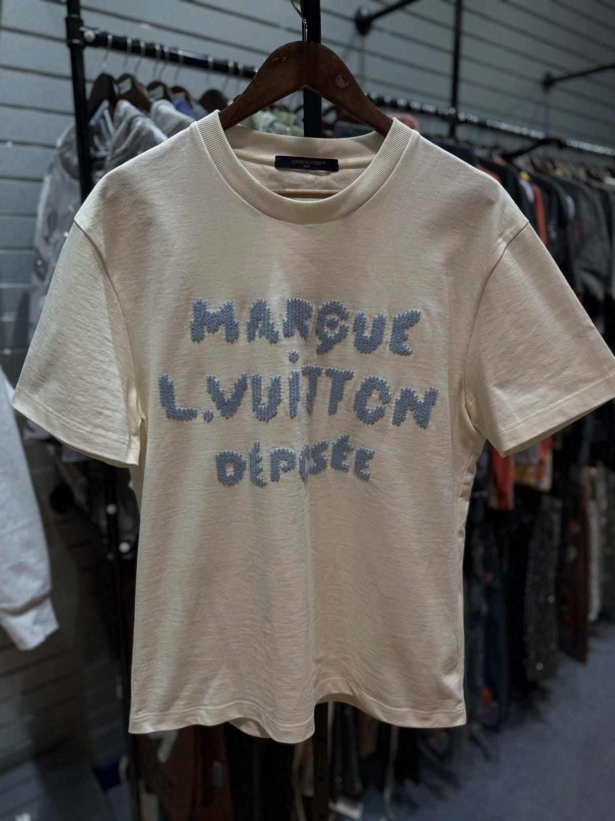 Louis Vuitton Men’s White Louis Vuitton Shirt Size Large Embroidery $1200 Size US L / EU 52-54 / 3 - 1 Thumbnail