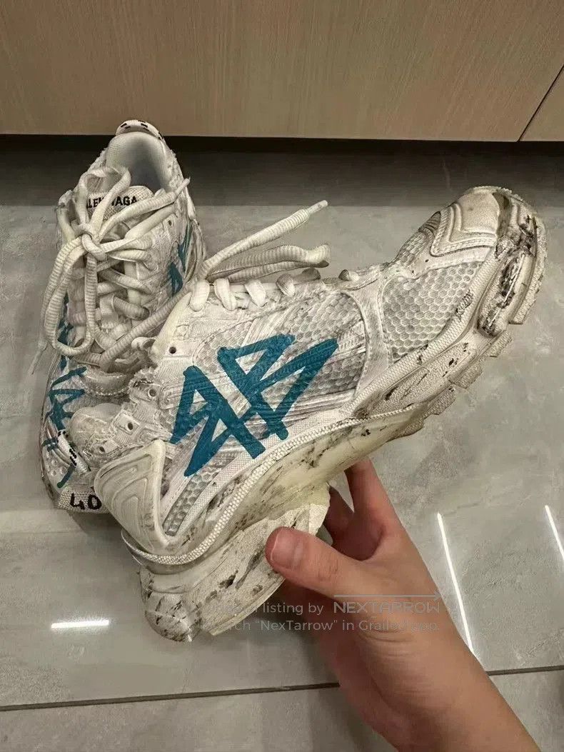 Balenciaga Balenciaga New Graffiti Runner Sneakers. Size US 9.5 / EU 42-43 - 3 Thumbnail