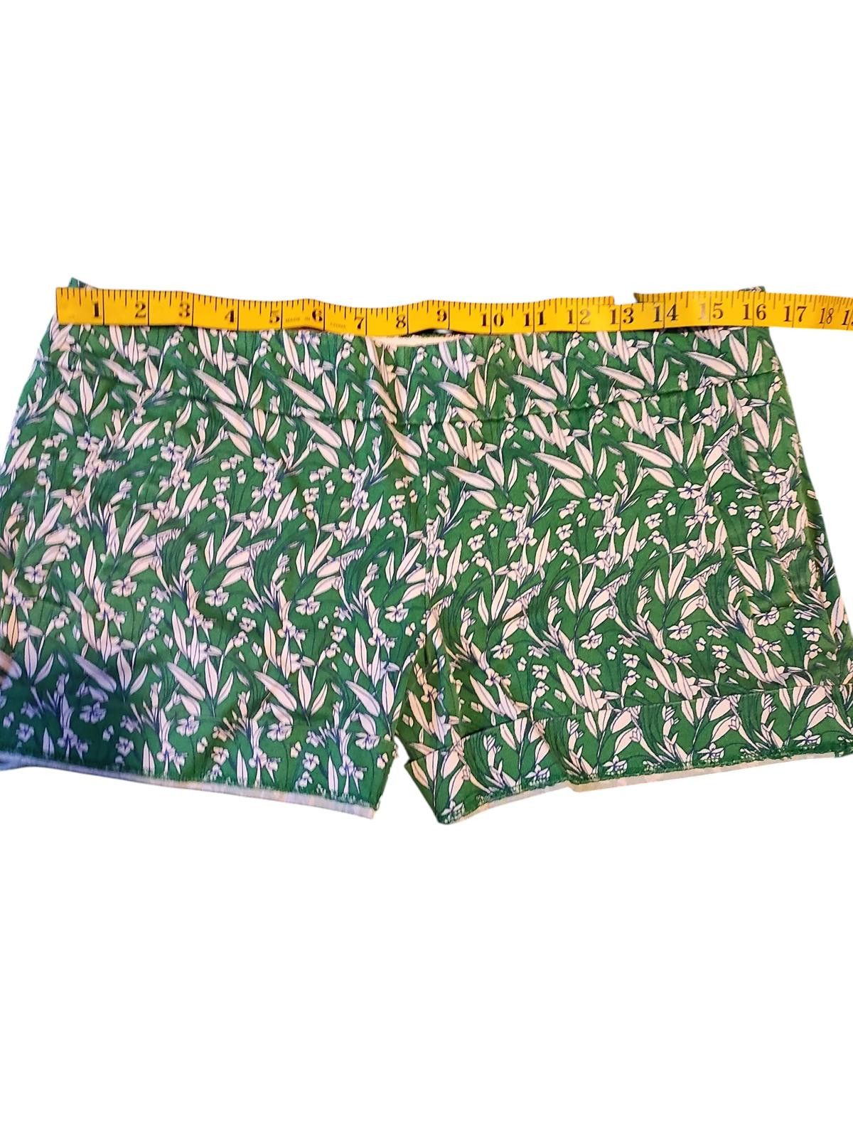 J.Crew J.Crew Green and White Floral Print Casual Women's Shorts Size 30" / US 8 / IT 44 - 5 Thumbnail