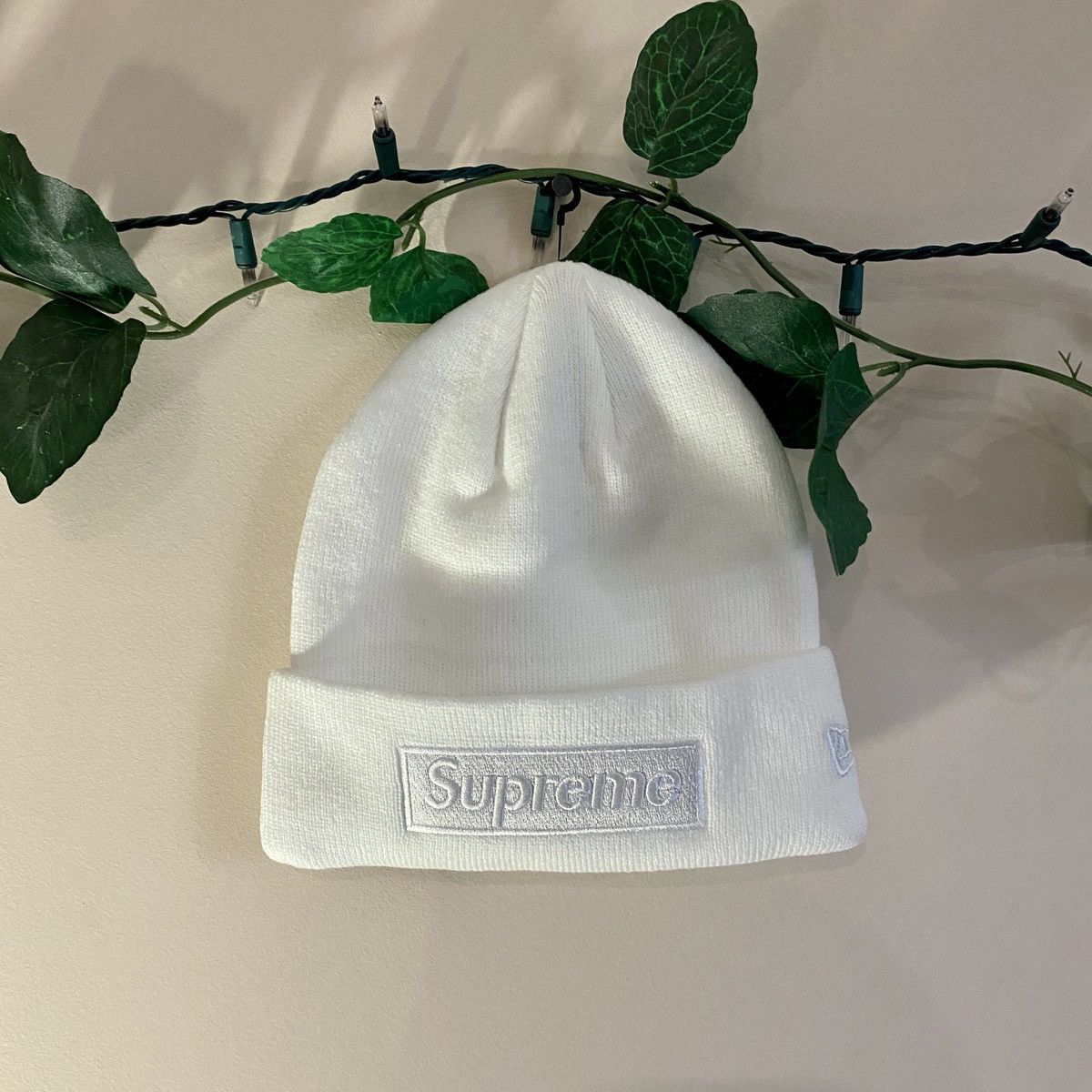 image of Hype x Supreme Box Logo Beanie Fw23 in White, Men's