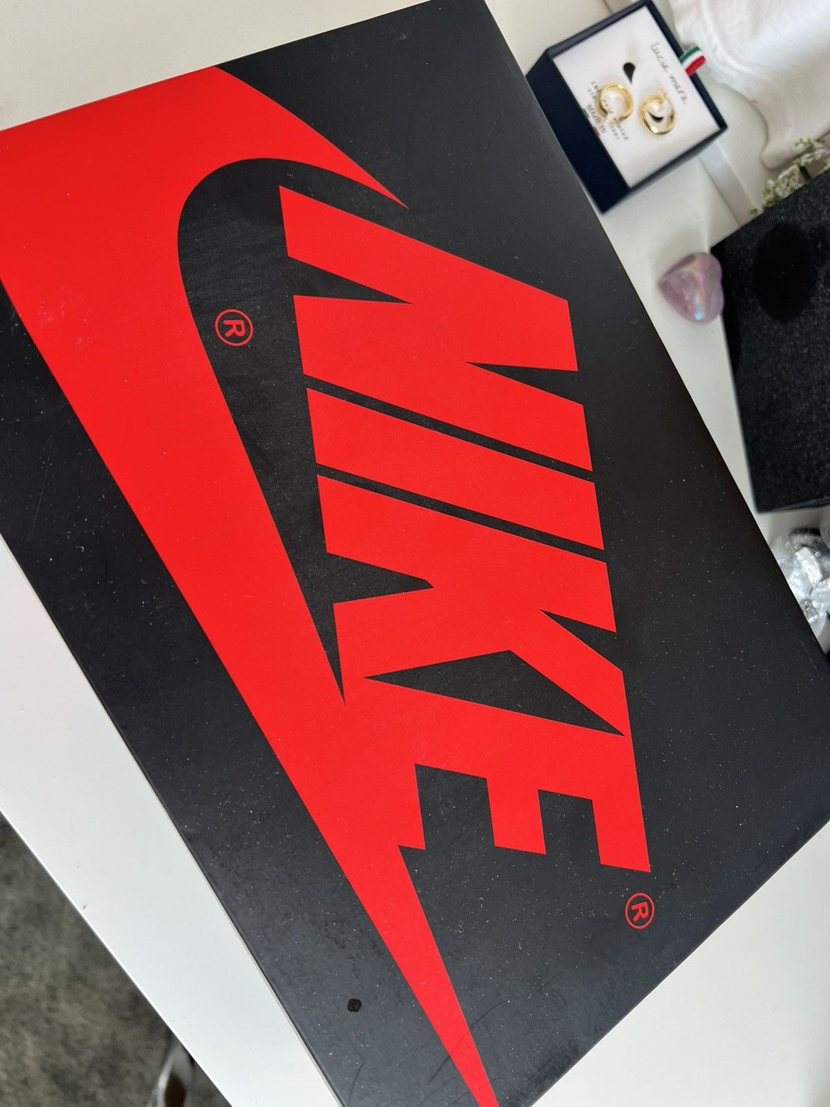 Jordan Brand × Nike 2020 Air Jordan 1 Mid GS 'Banned' Size US 5.5 / EU 38 - 8 Thumbnail