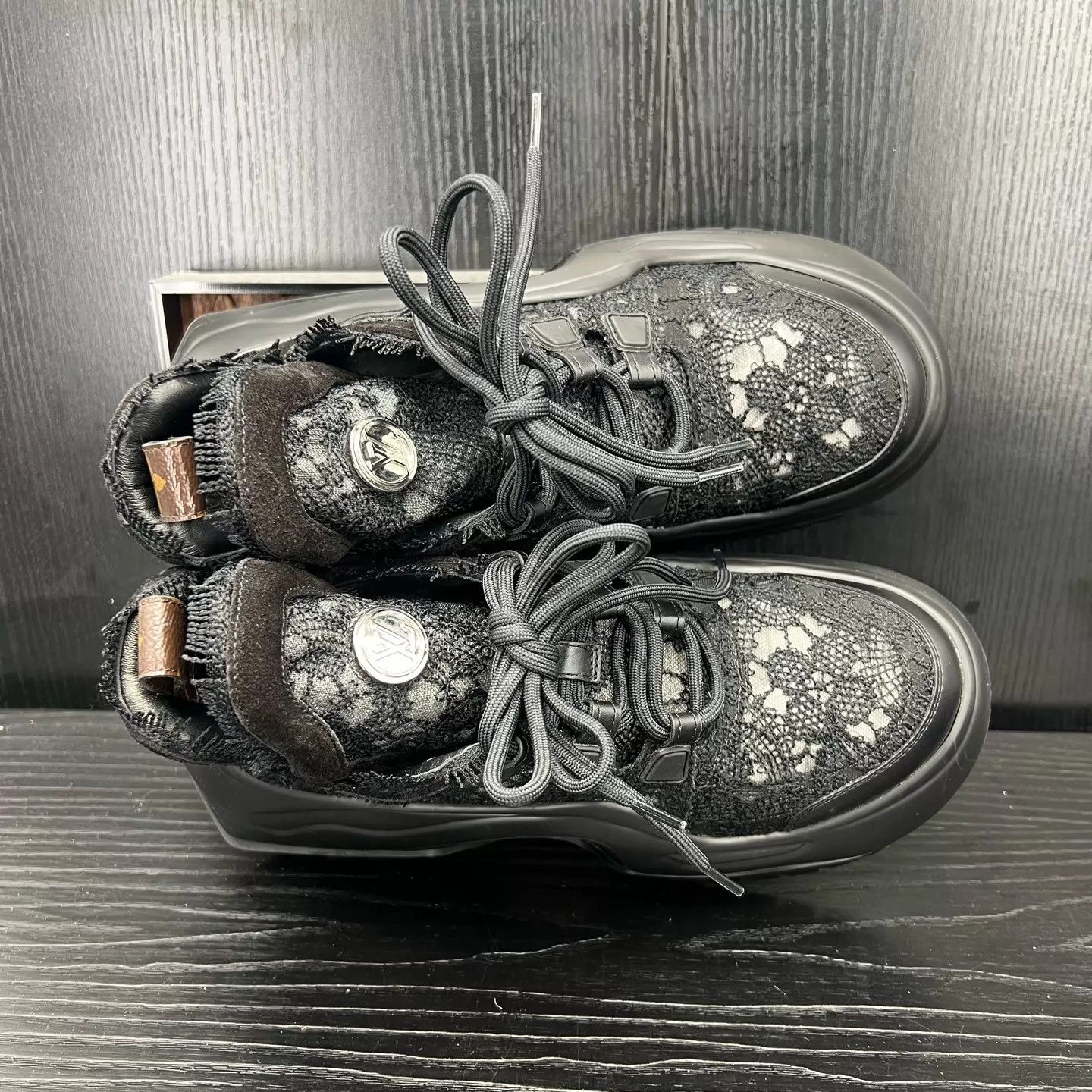 Louis Vuitton LV Archlight 2.0 Black Lace 39 99 new Size US 8.5 / IT 38.5 - 8 Thumbnail