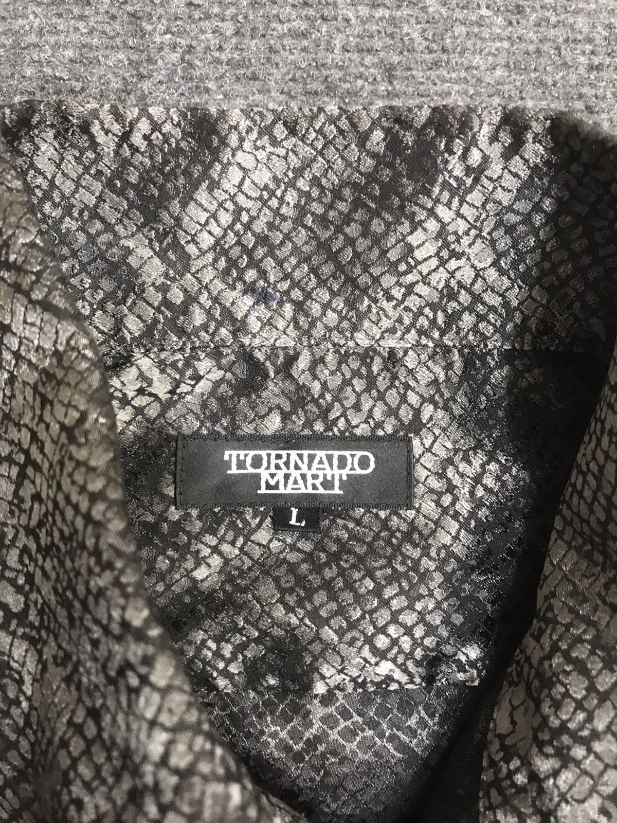 Japanese Brand TORNADO MART Metallic Snakeskin Skinny Fit Shirt Size L / US 10 / IT 46 - 6 Thumbnail