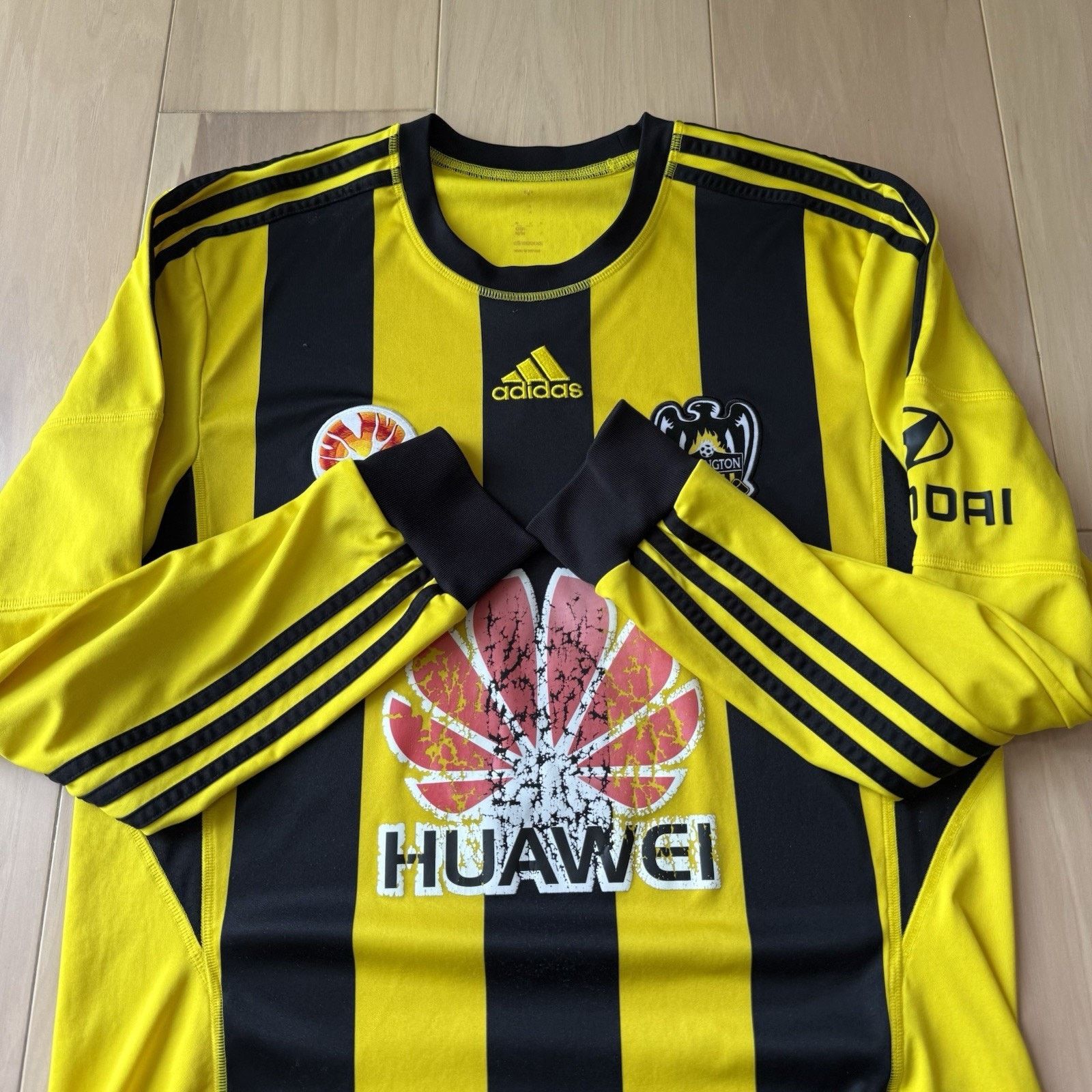 Adidas Wellington Phoenix Home Jersey M Yellow World Cup Soccer Size US M / EU 48-50 / 2 - 4 Thumbnail