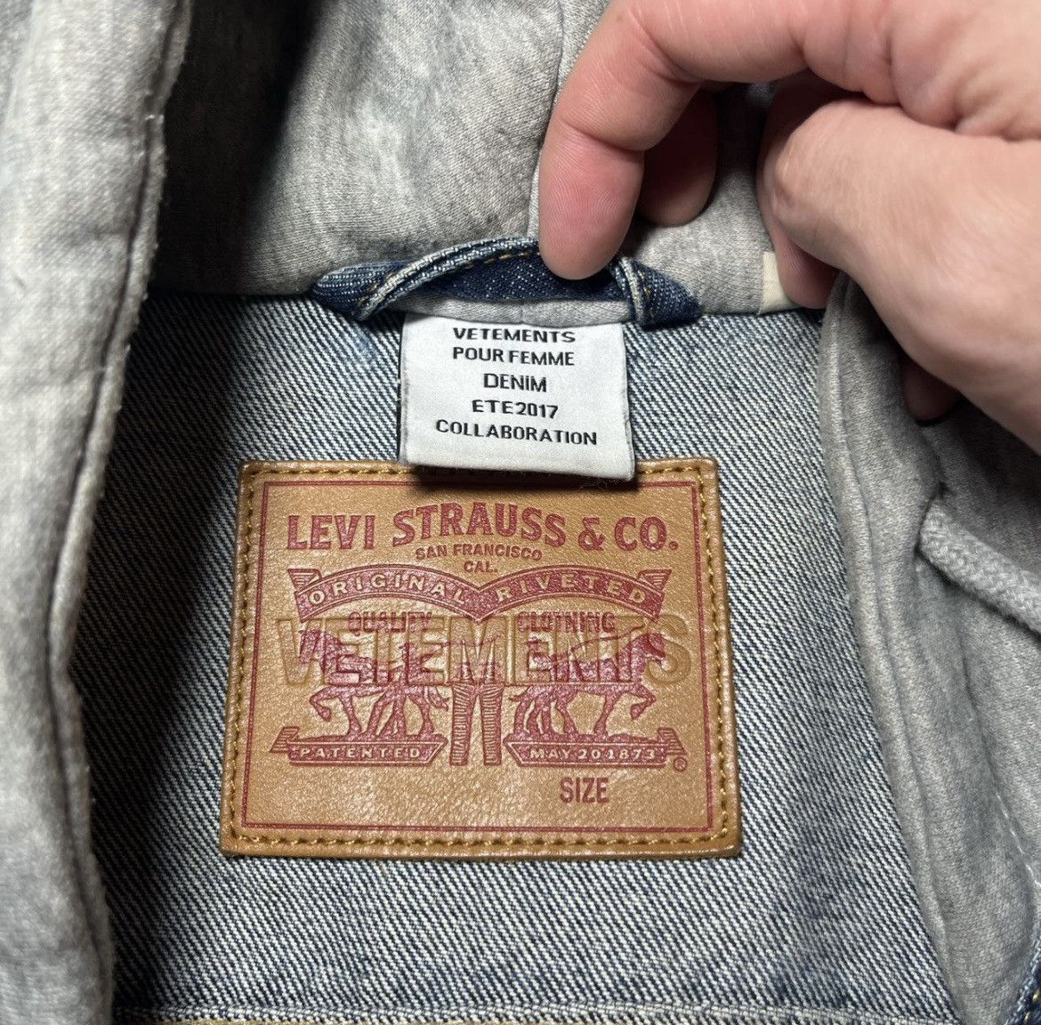 Levi's × Vetements Vetements x levi’s oversized denim jacket Fw17 Size US XS / EU 42 / 0 - 4 Thumbnail